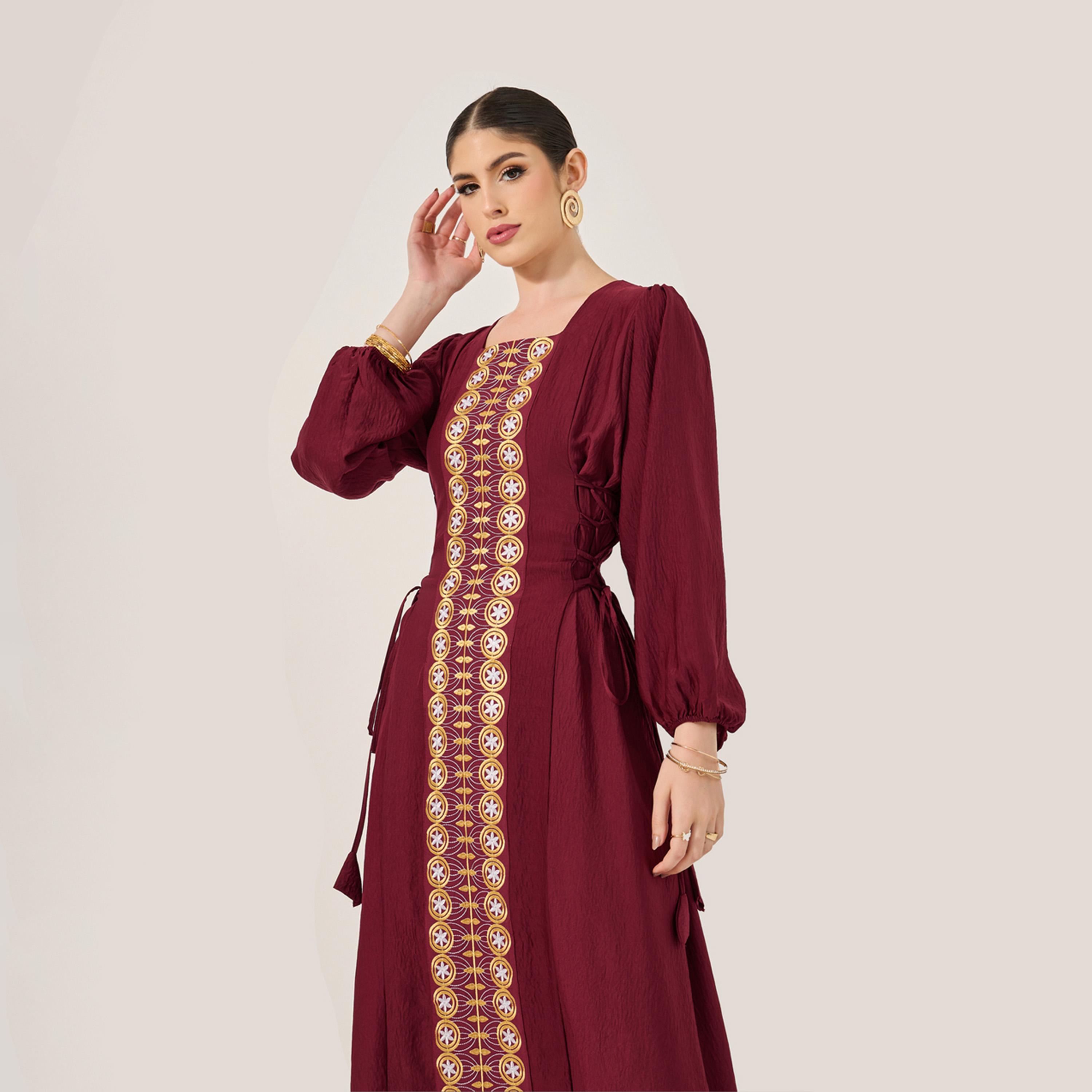أميرة x ستايلي جلابية بتفاصيل مُطرّزة بياقة واسعة وأكمام بالون-women-arabicclothing-jalabiyas-image-3