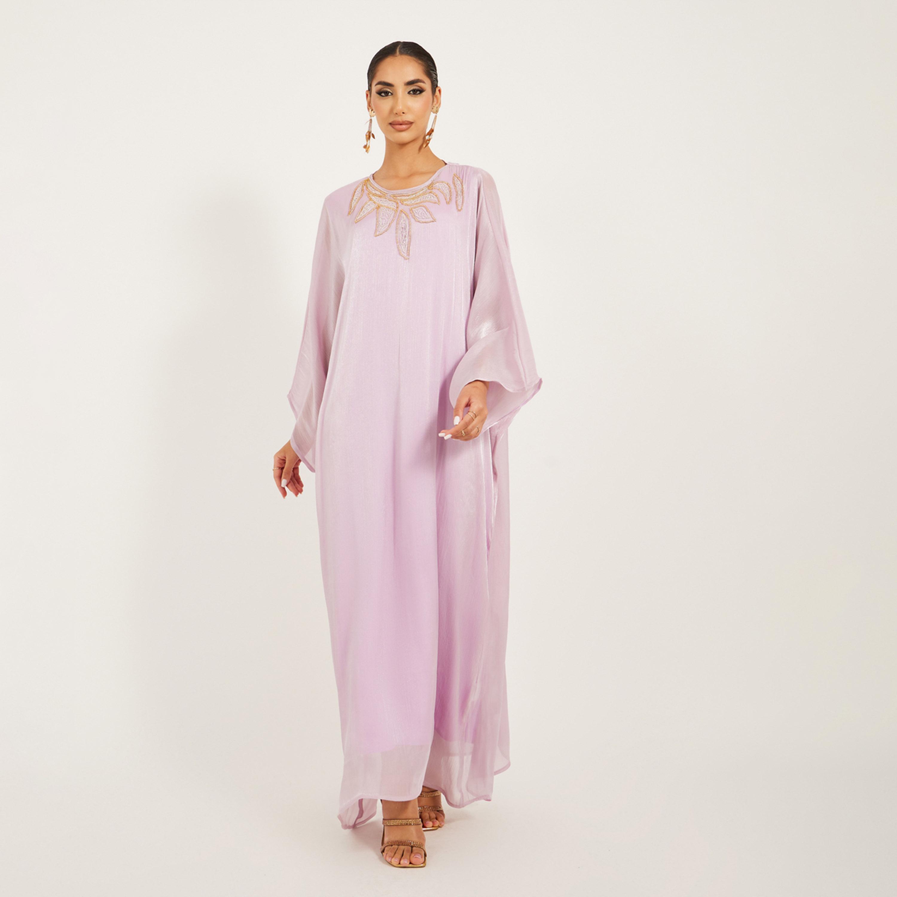 ستايلي - قفطان فضفاض مطرز يدويًا بقماش لامع ناعم-women-arabicclothing-kaftan-image-2