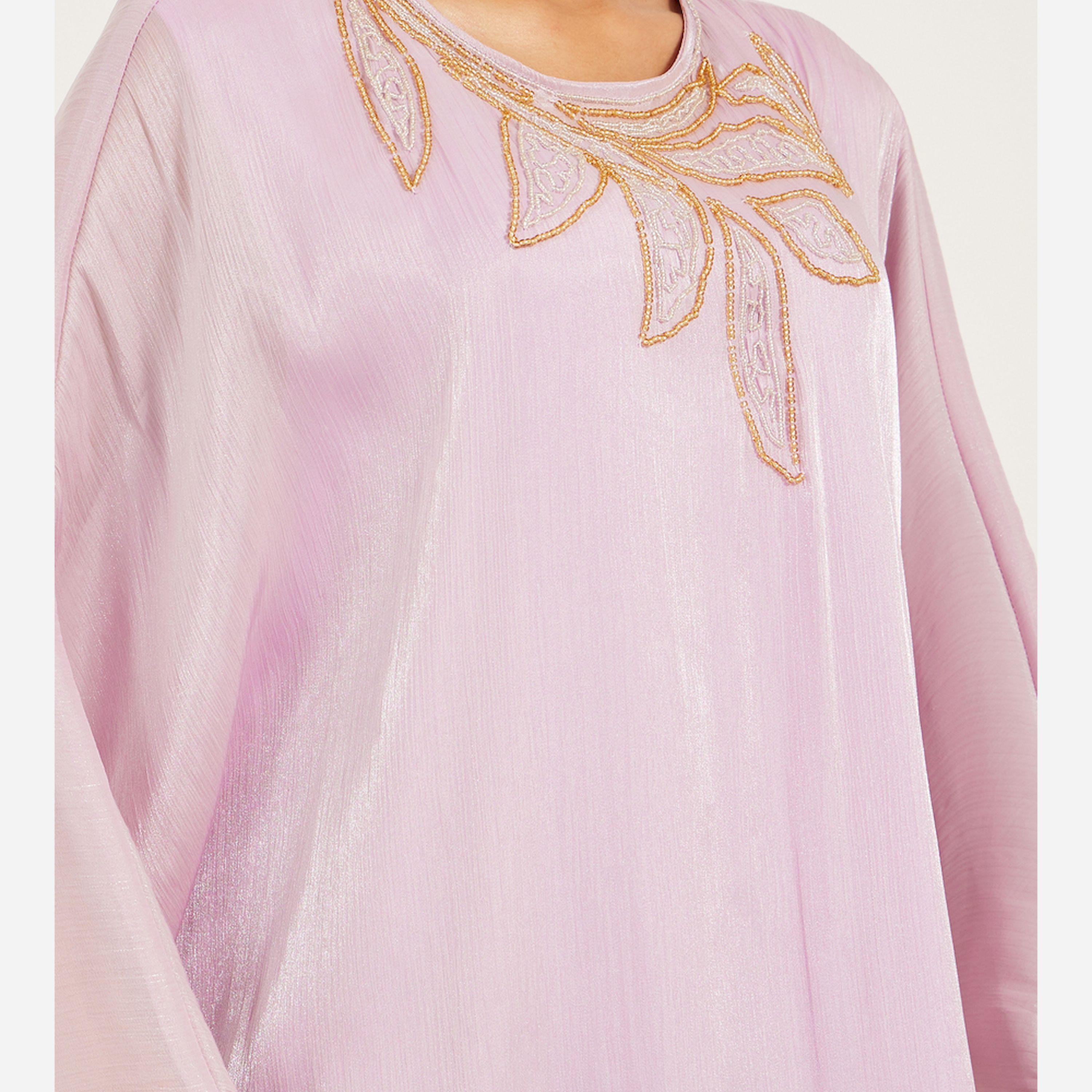 ستايلي - قفطان فضفاض مطرز يدويًا بقماش لامع ناعم-women-arabicclothing-kaftan-image-4