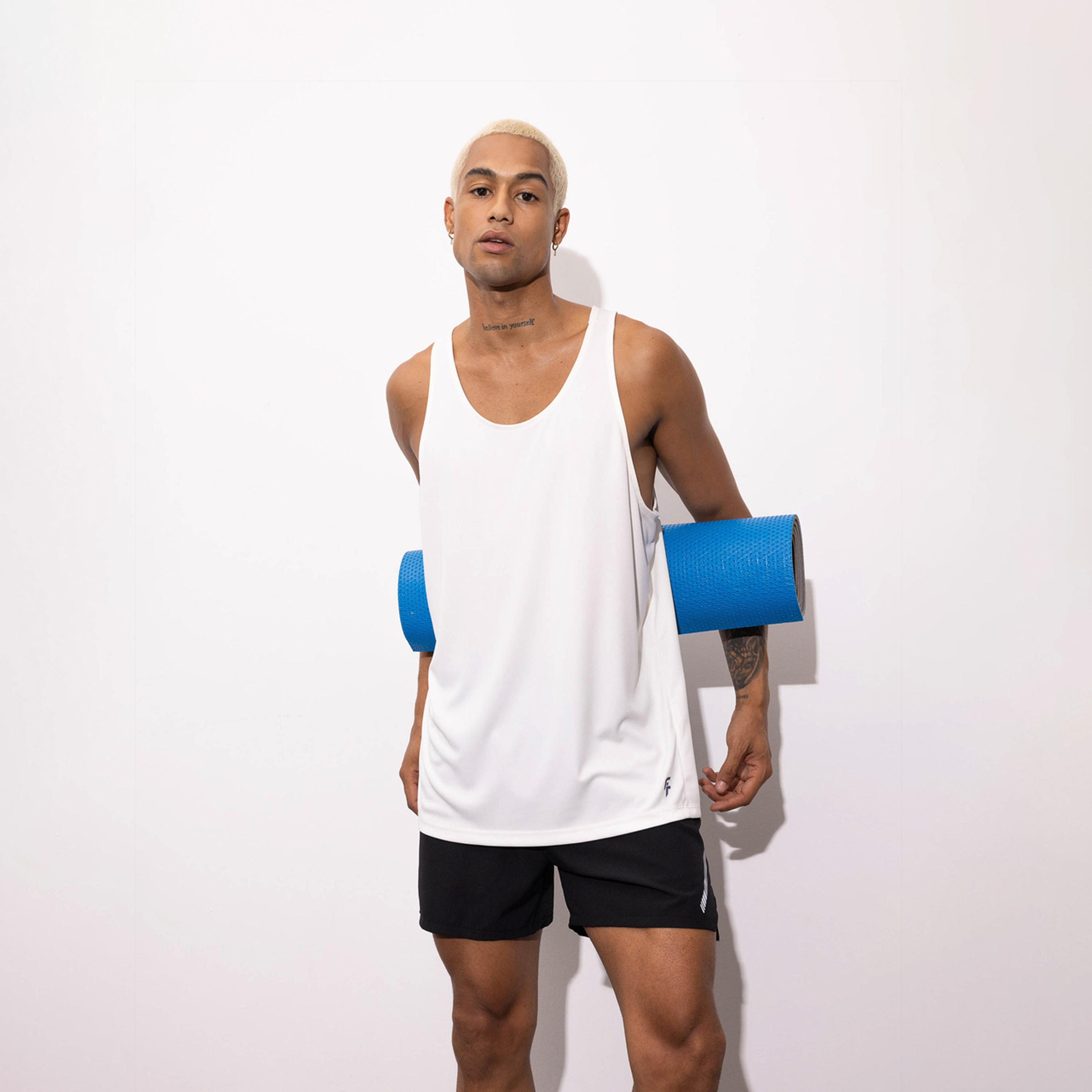 ديفاكتو × ستايلي - بلوزة بدون أكمام بقصّة نحيفة برقبة دائرية-men-clothing-sportswearandactivewear-tshirtsandpolos-image-1