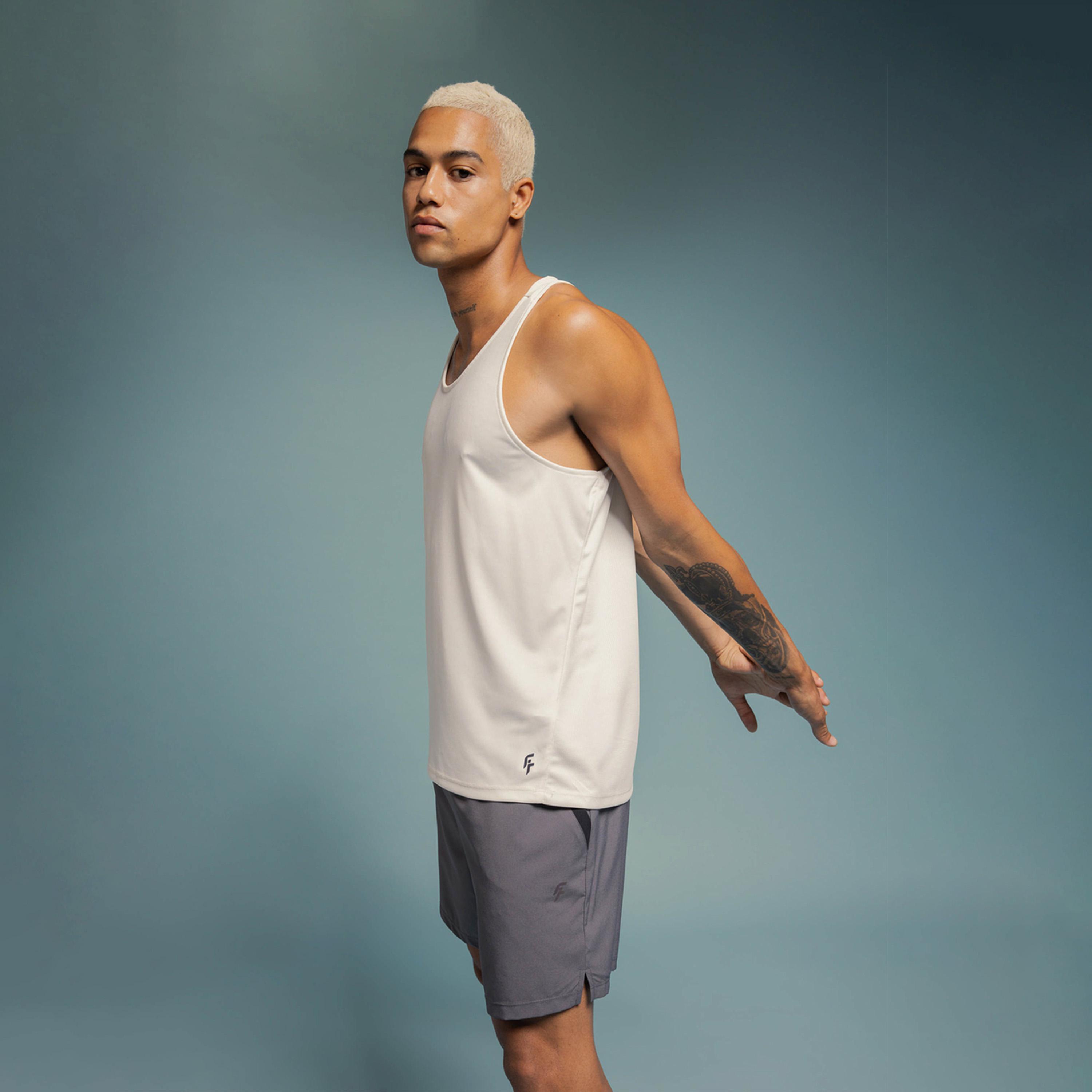 ديفاكتو × ستايلي - بلوزة بدون أكمام بقصّة نحيفة برقبة دائرية-men-clothing-sportswearandactivewear-tshirtsandpolos-image-5