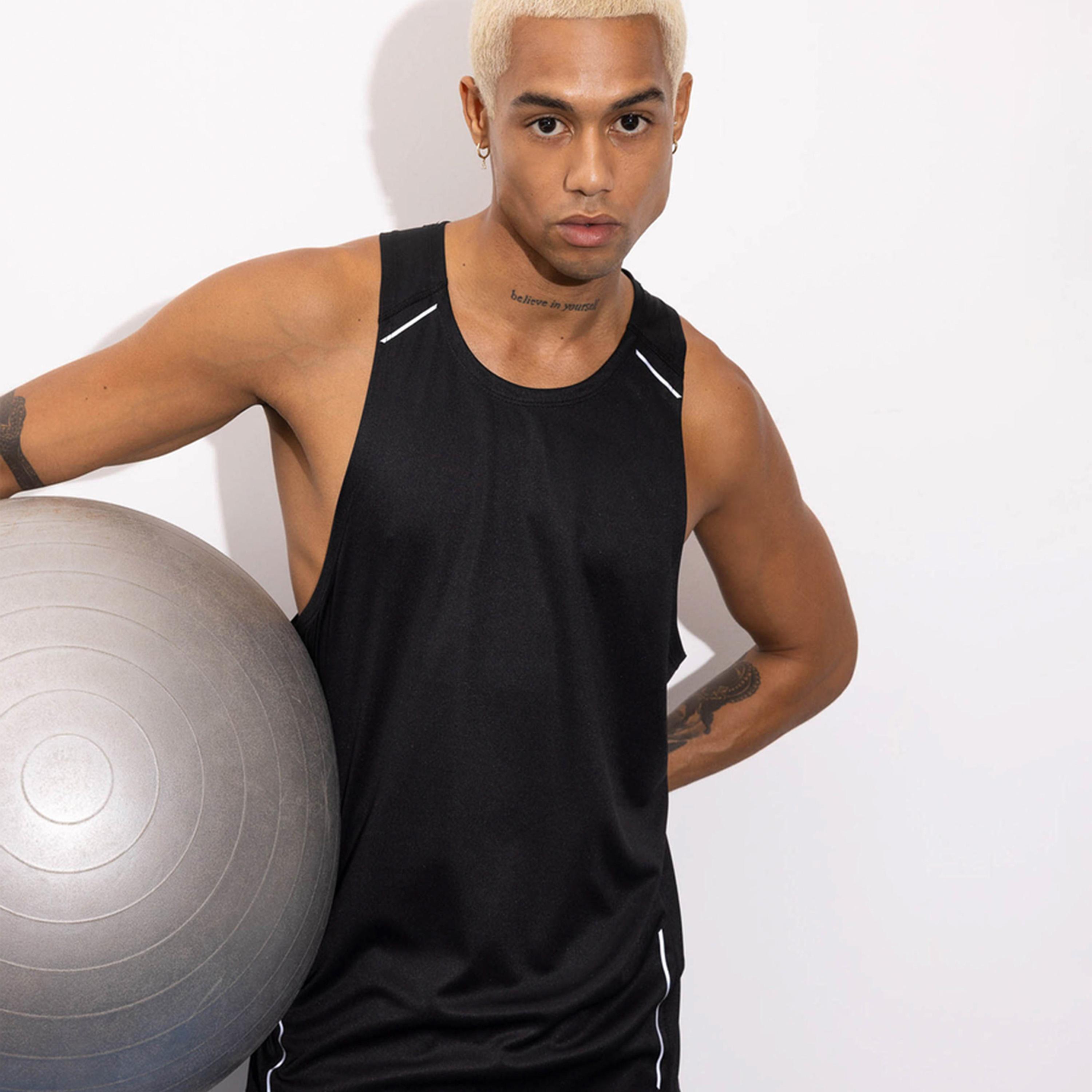 ديفاكتو × ستايلي - بلوزة بدون أكمام بقصّة نحيفة برقبة دائرية-men-clothing-sportswearandactivewear-tshirtsandpolos-image-1