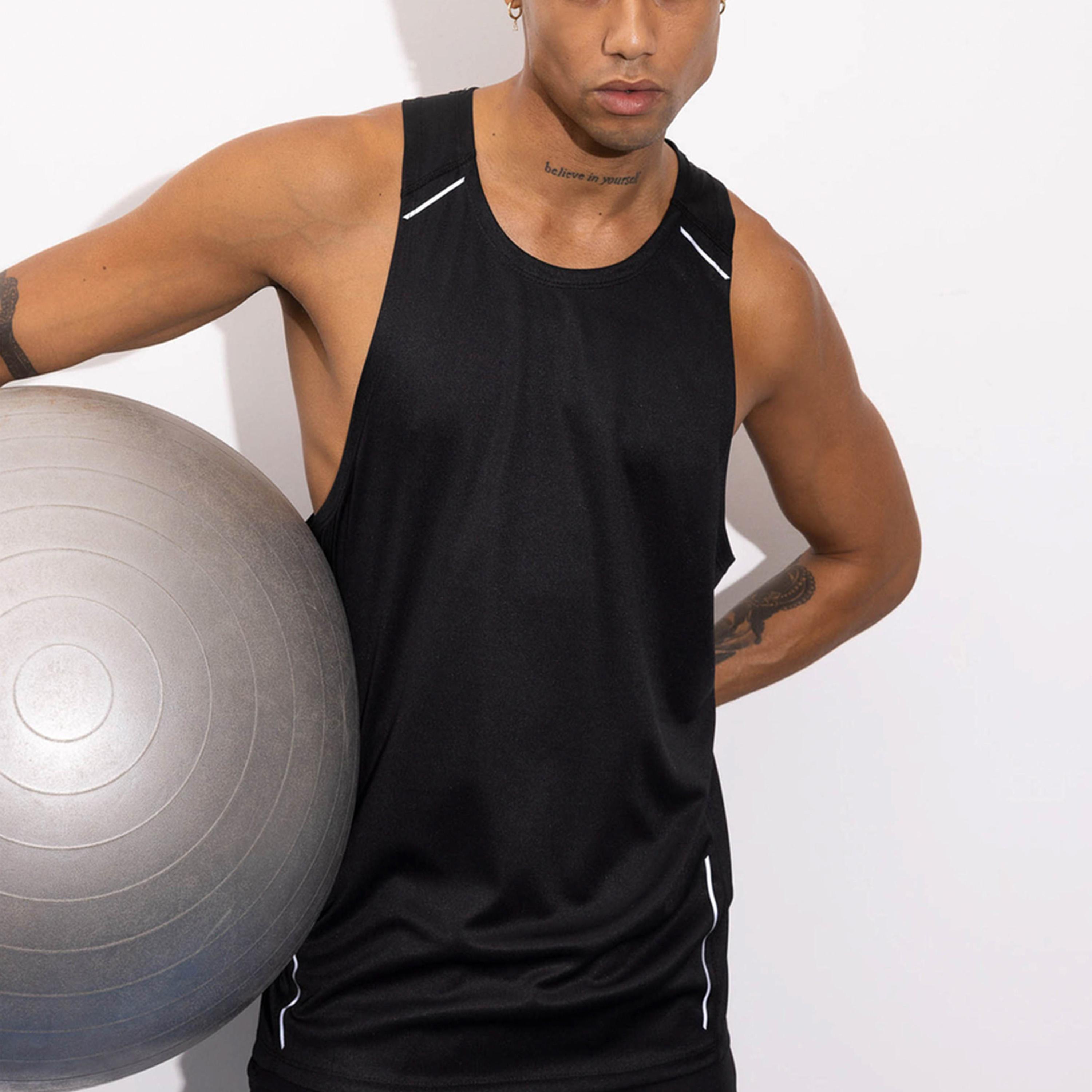 ديفاكتو × ستايلي - بلوزة بدون أكمام بقصّة نحيفة برقبة دائرية-men-clothing-sportswearandactivewear-tshirtsandpolos-image-4