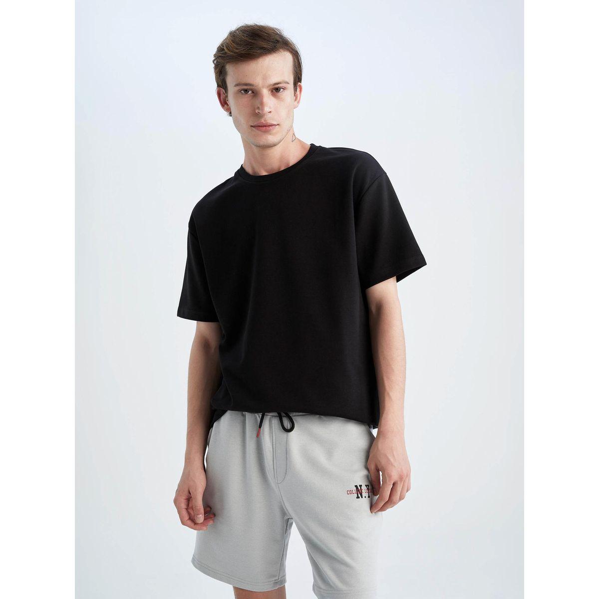 تيشيرت بقصة بوكسي وياقة دائرية-men-clothing-tshirtsandpolos-tshirts-image-6