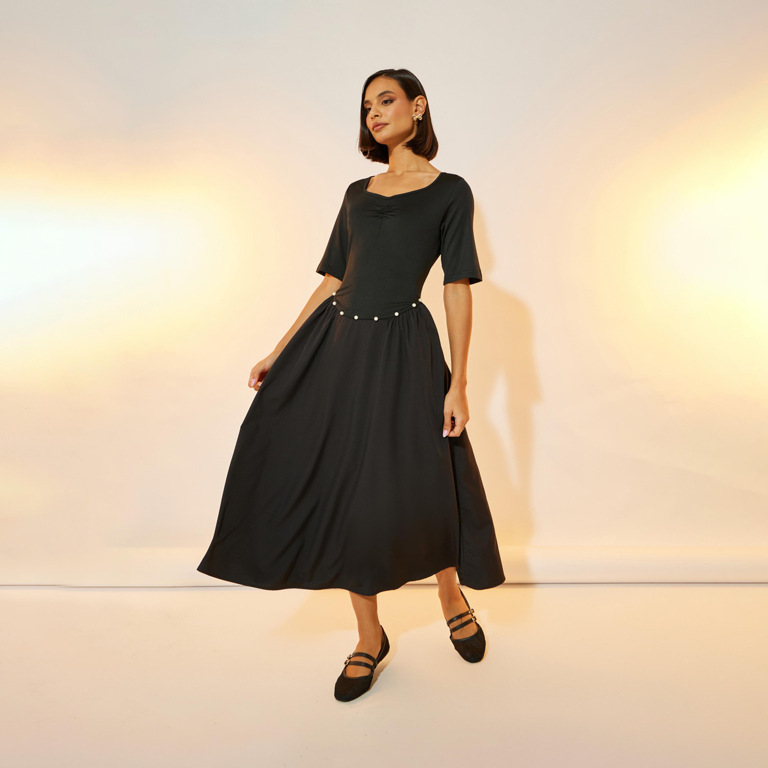 فستان ميدي مزين بلؤلؤ صناعي وياقة بتصميم قلب-women-clothing-dresses-image-1