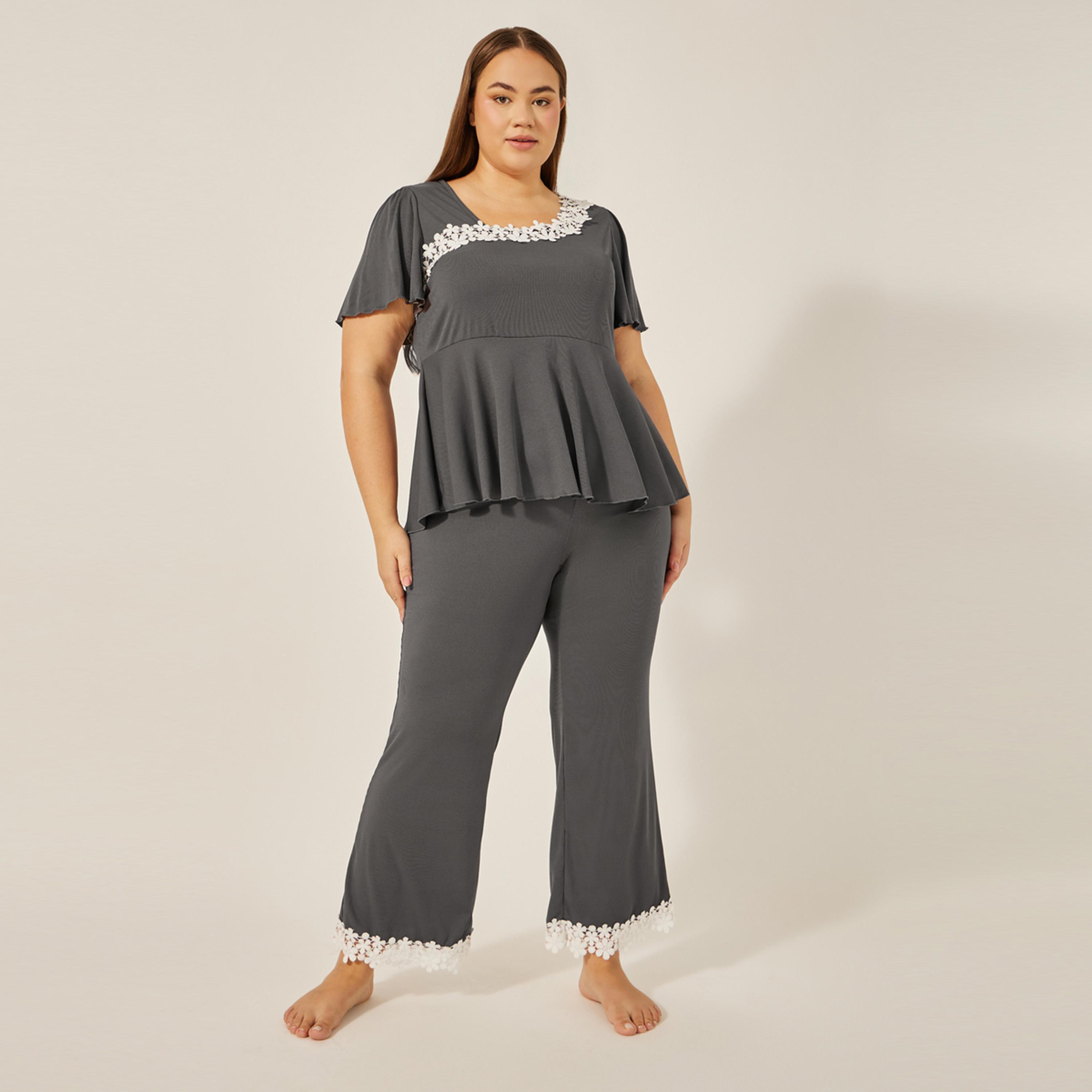 ستايلي - أنوايند طقم بيجامة متناسق مع توب ببلوم وتفاصيل من الدانتيل-women-clothing-nightwear-pyjamas-longsets-image-2