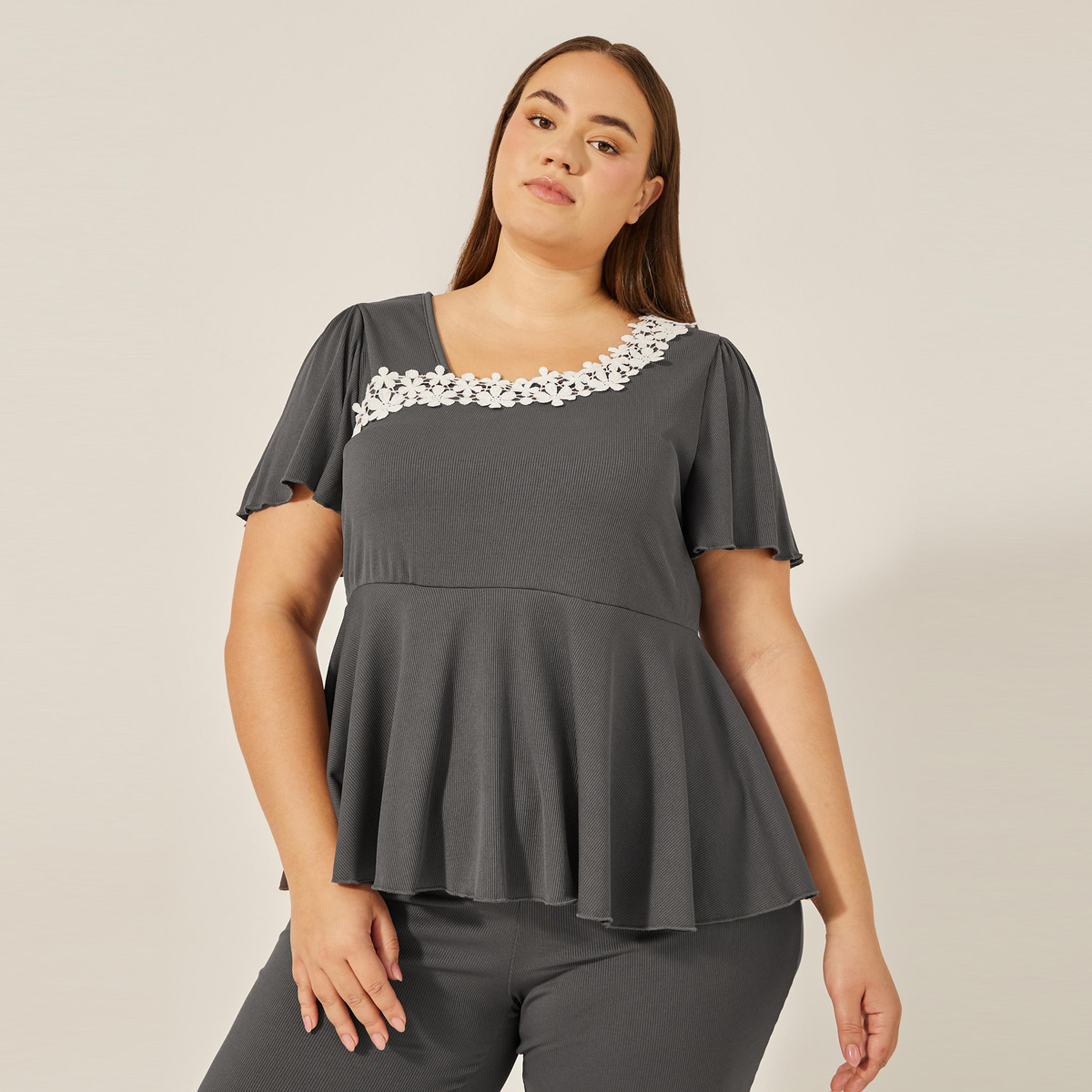 ستايلي - أنوايند طقم بيجامة متناسق مع توب ببلوم وتفاصيل من الدانتيل-women-clothing-nightwear-pyjamas-longsets-image-3