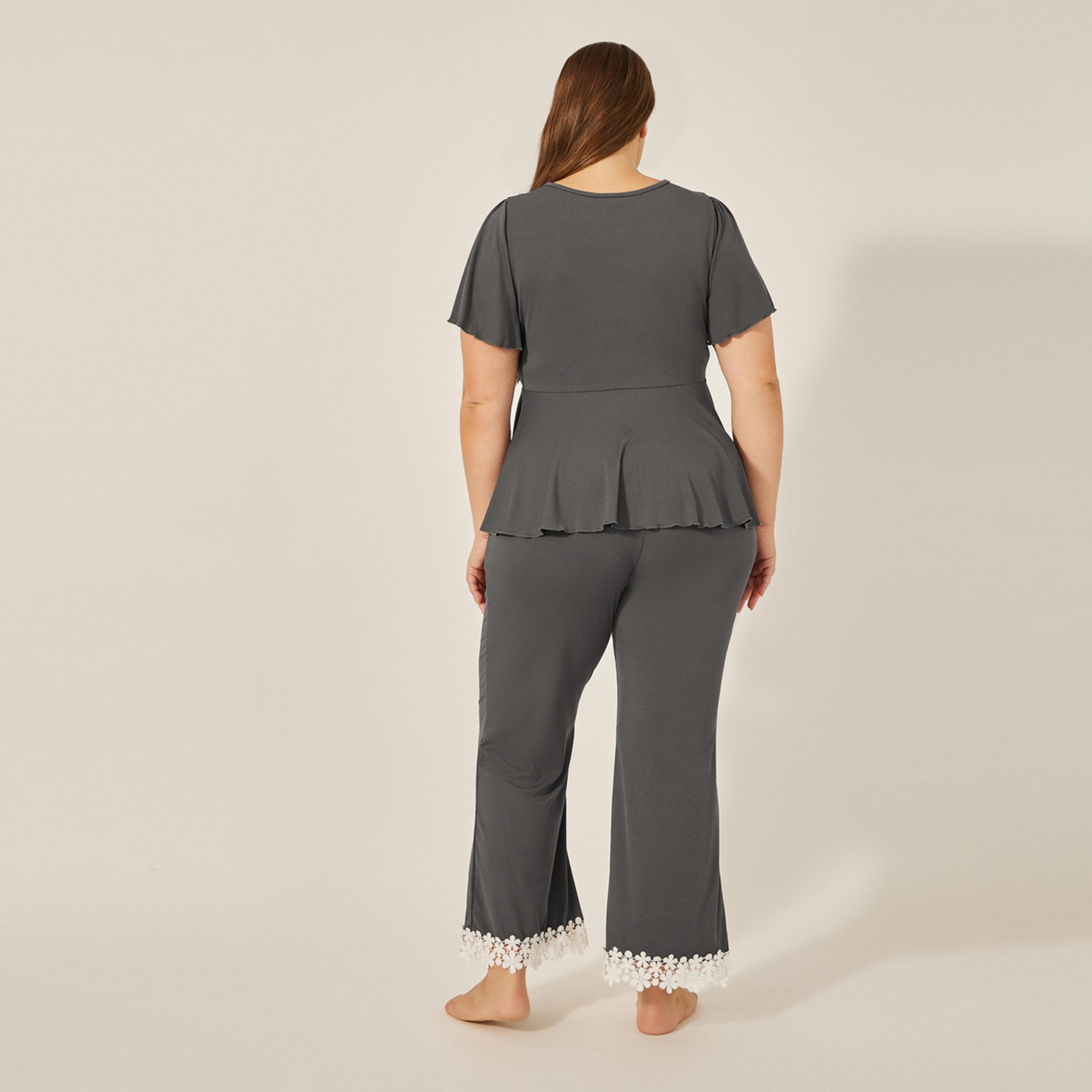 ستايلي - أنوايند طقم بيجامة متناسق مع توب ببلوم وتفاصيل من الدانتيل-women-clothing-nightwear-pyjamas-longsets-image-6
