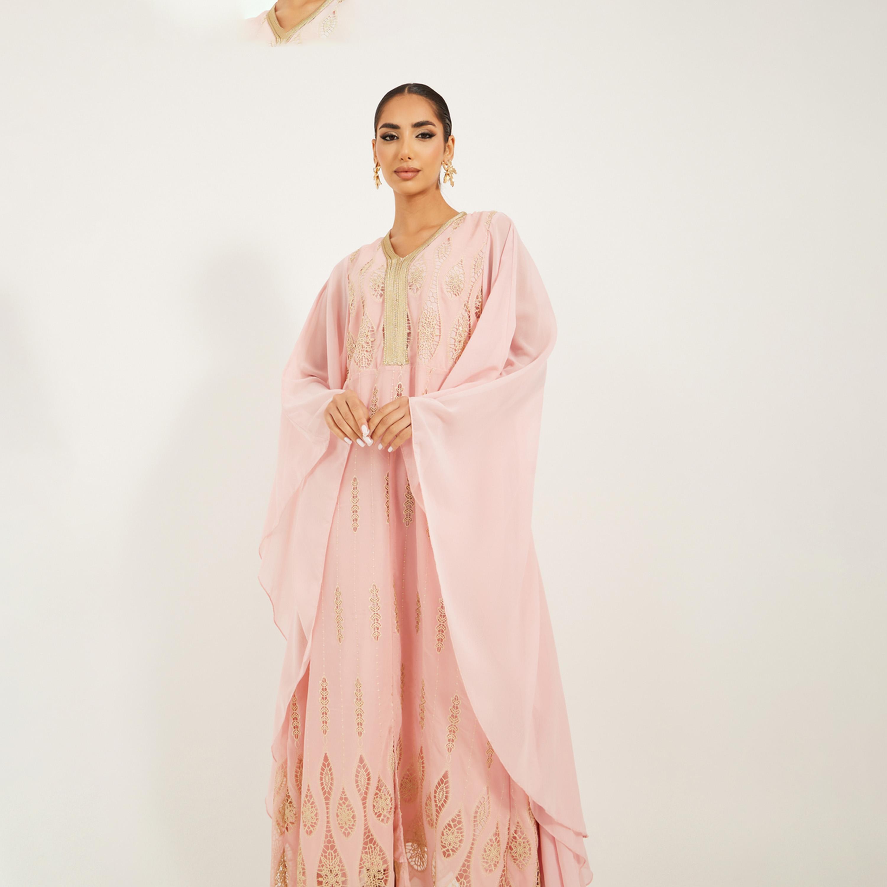 أميرة x ستايلي جلابية بتفاصيل مُطرّزة وأكمام خفاش-women-arabicclothing-kaftan-image-3
