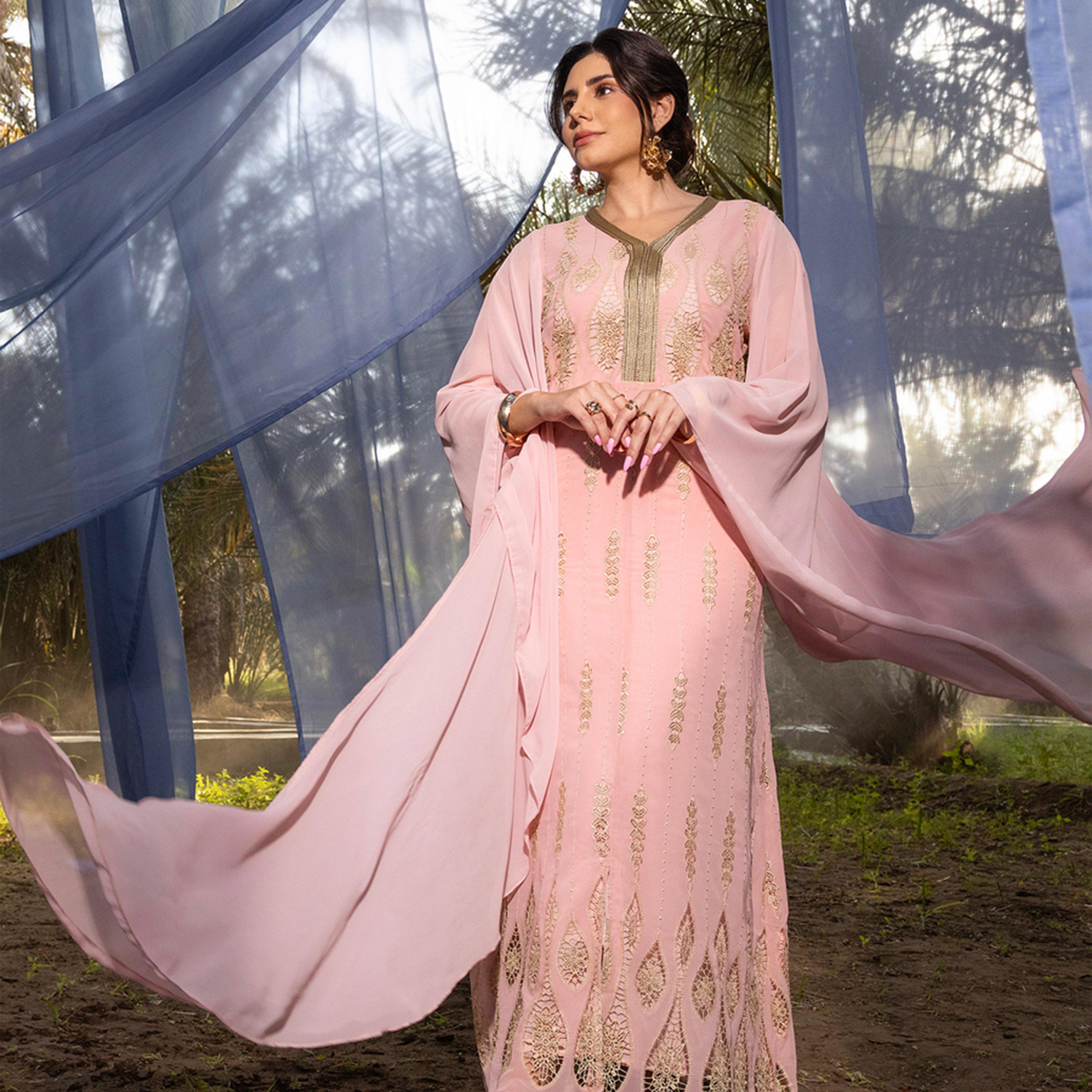 أميرة x ستايلي جلابية بتفاصيل مُطرّزة وأكمام خفاش-women-arabicclothing-kaftan-image-6