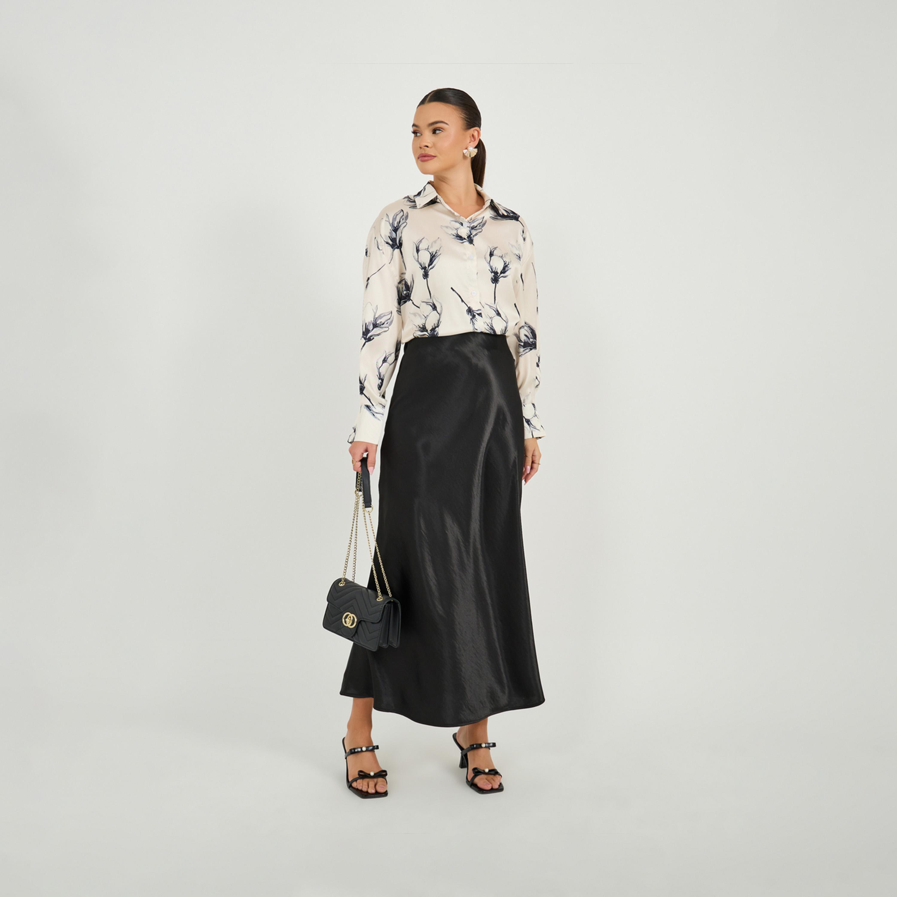ستايلي - قميص ساتان كبير الحجم بطبعة زهور وياقة-women-clothing-shirtsandblouses-shirts-image-2