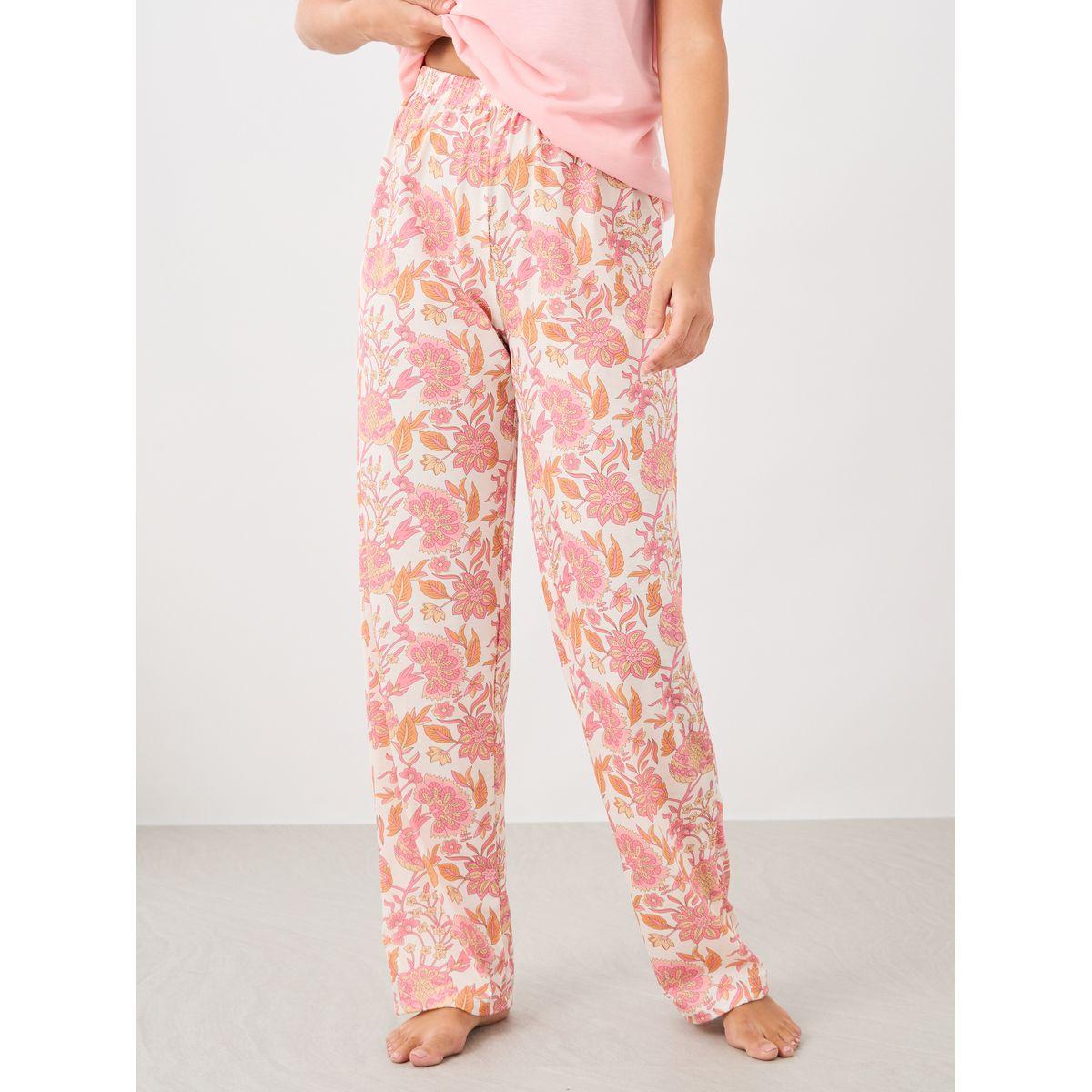 طقم بيجاما من بنطال وتيشيرت بطبعة كتابة-women-clothing-nightwear-pyjamas-longsets-image-4