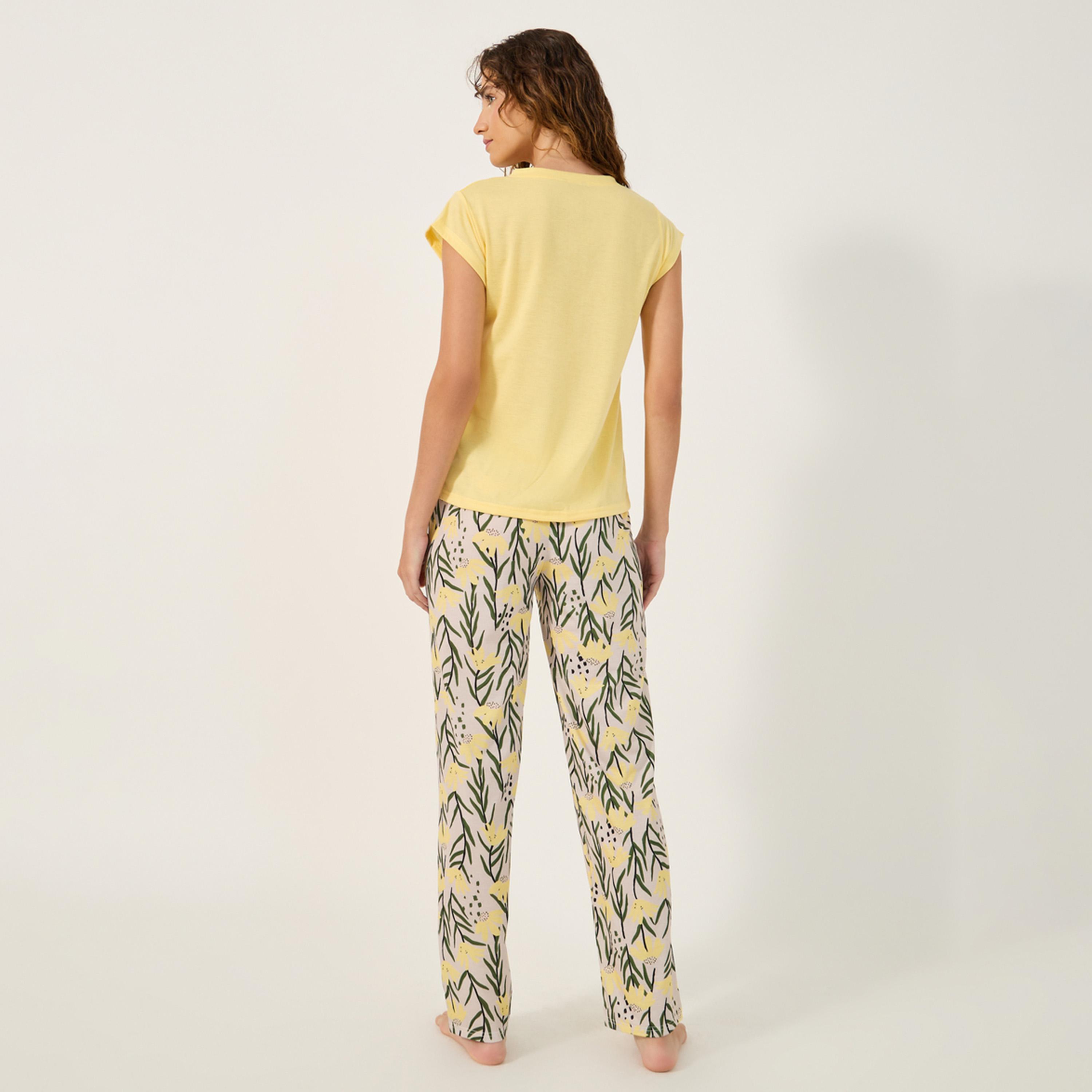 Styli Lace Insert V-Neck T-Shirt and Printed Pyjama Set-women-clothing-nightwear-pyjamas-longsets-image-5