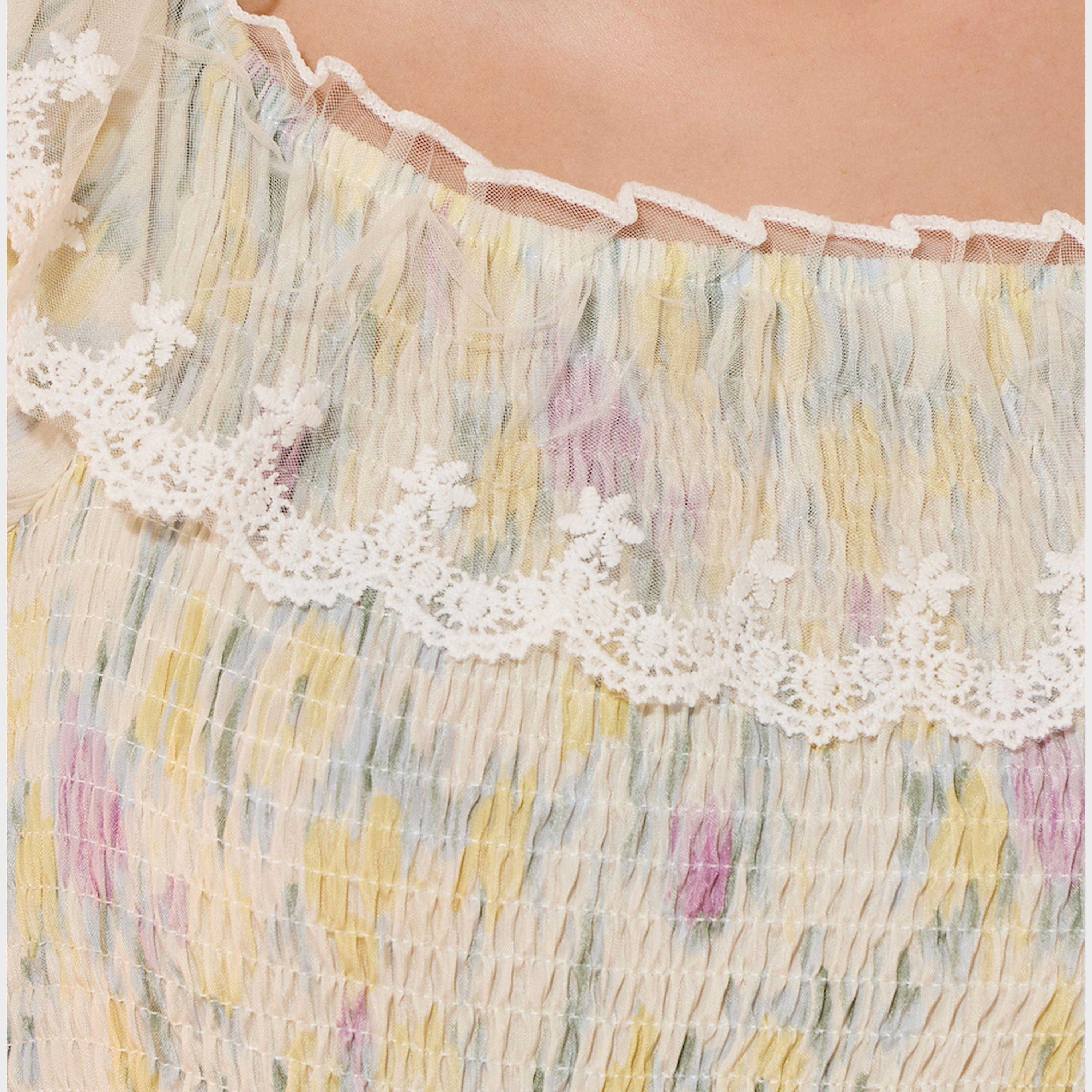 بلوزة بتفاصيل مُجمعة وتفاصيل دانتيل-women-clothing-shirtsandblouses-blouses-image-3