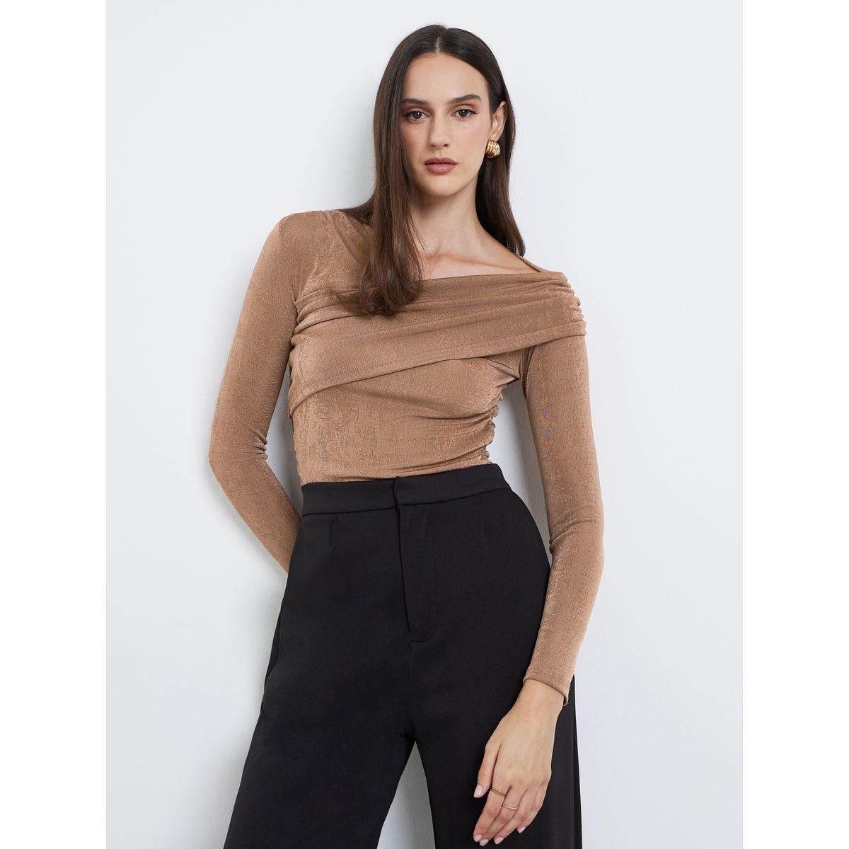 بلوزة محبوكة بياقة غير متماثلة الطول مع أكمام طويلة-women-clothing-tshirts-image-1