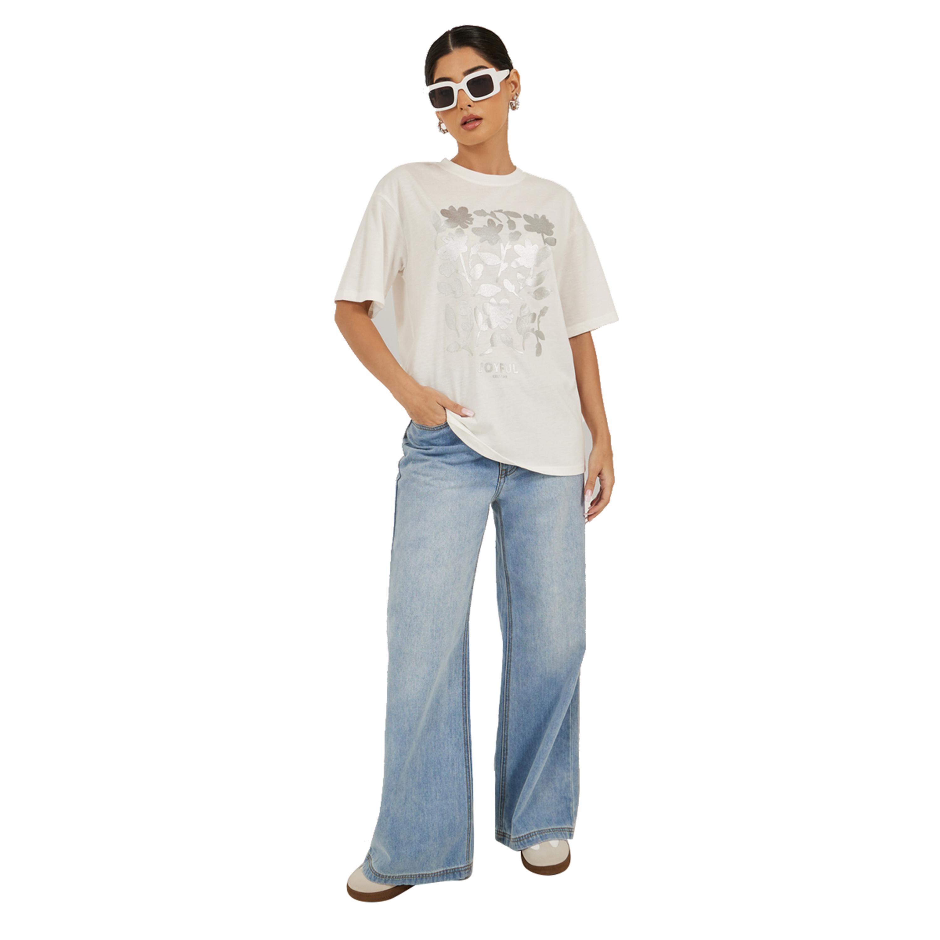 ستايلي - تي شيرت كبير الحجم بياقة دائرية وطبعة زهور وفويل-women-clothing-tshirts-image-1