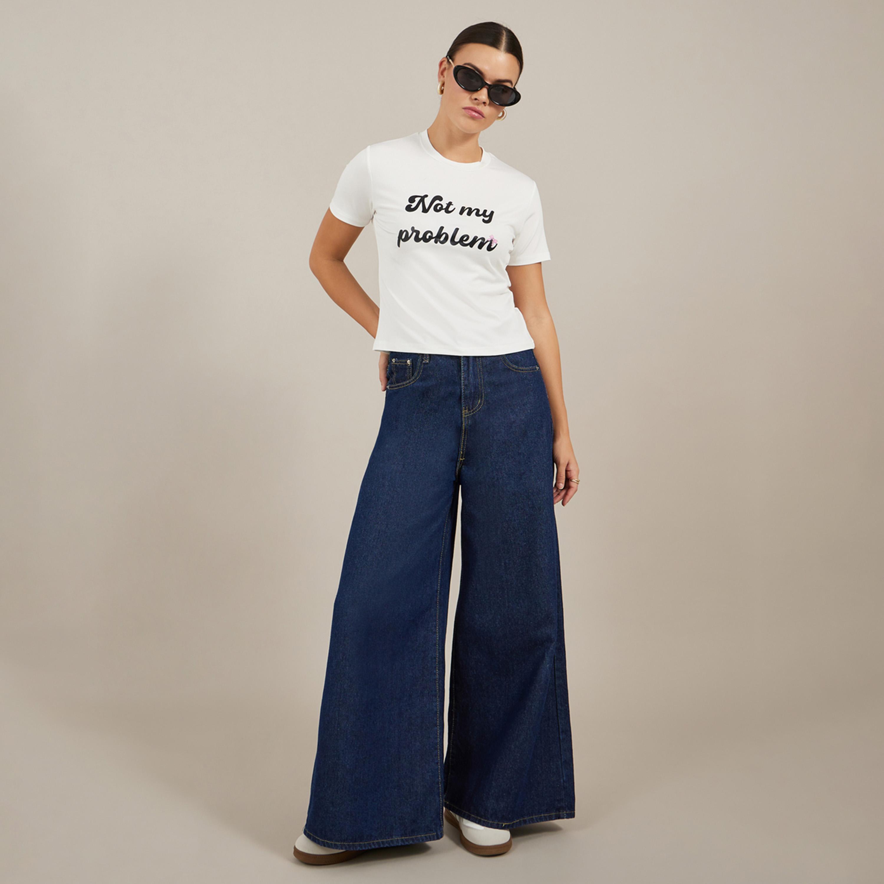 ستايلي - تي شيرت قصير برقبة دائرية وطبعة شعار-women-clothing-tshirts-image-2