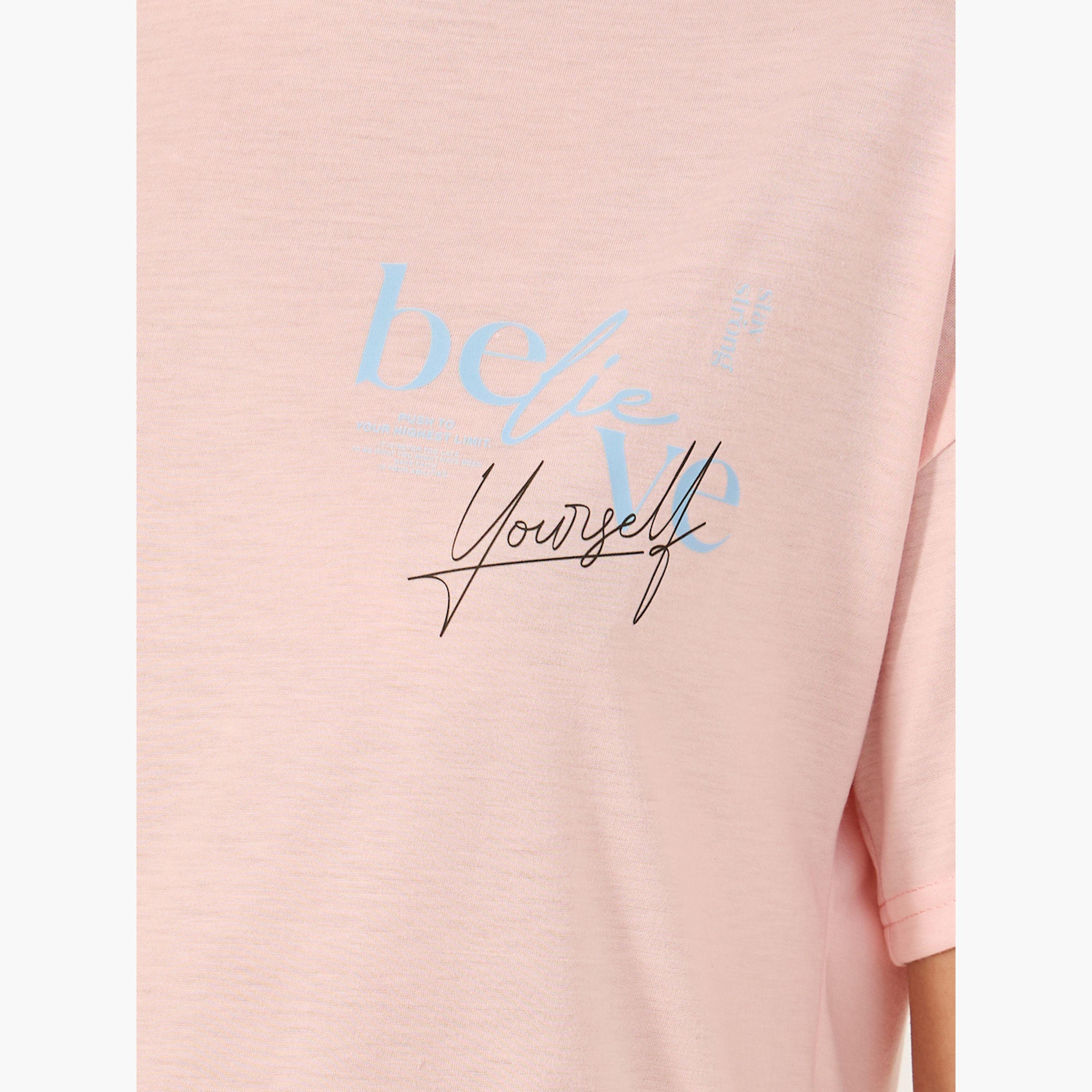 ستايلي - فستان نوم تي شيرت برقبة دائرية وطبعة شعار-women-clothing-nightwear-nighties-image-3