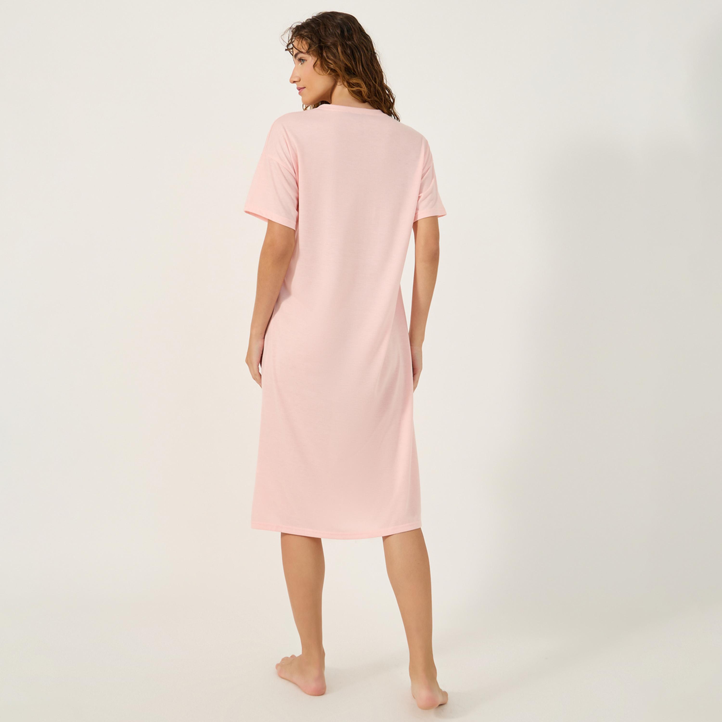 ستايلي - فستان نوم تي شيرت برقبة دائرية وطبعة شعار-women-clothing-nightwear-nighties-image-4