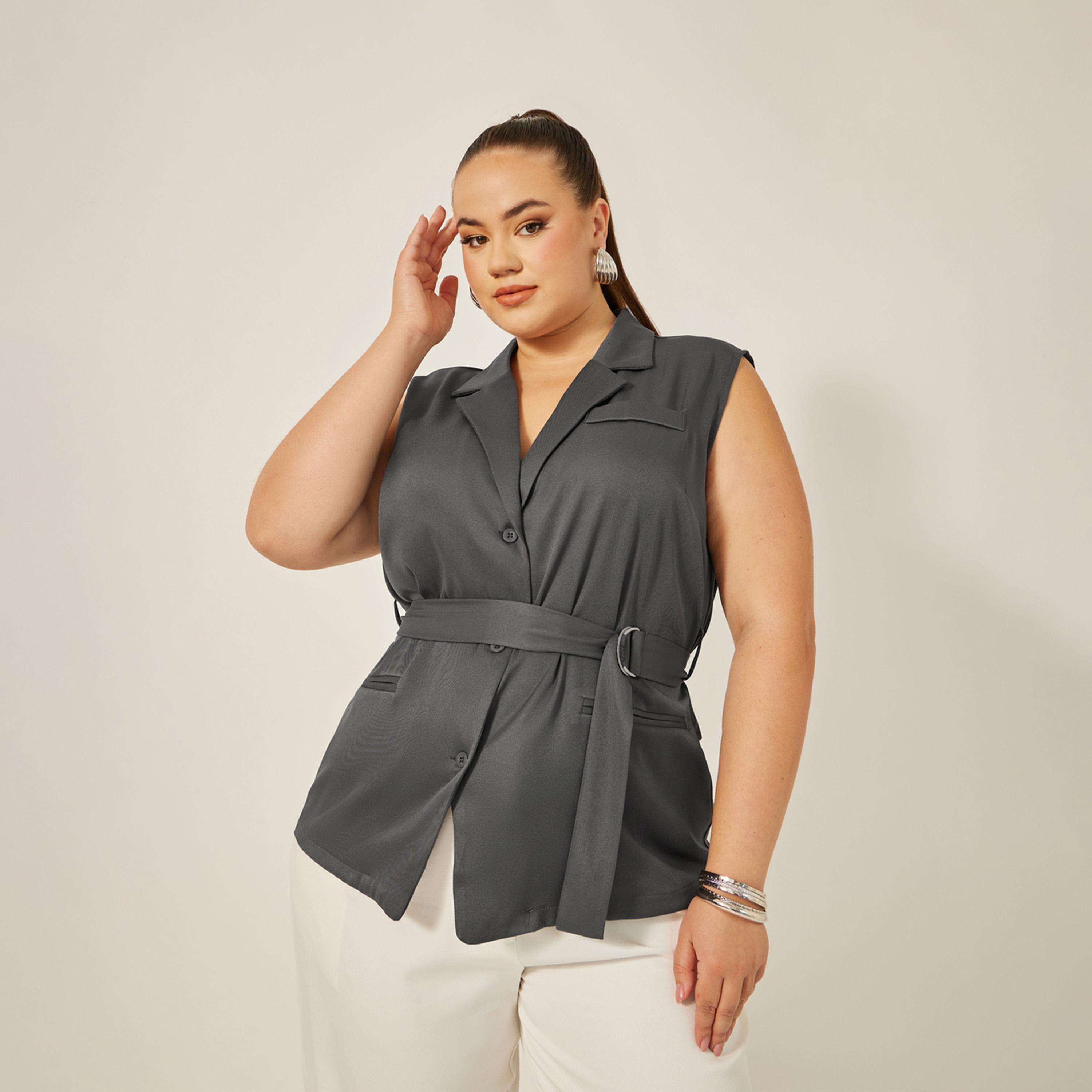ستايلي - سترة مقاس كبير بياقة مدببة مع تفاصيل حزام-women-clothing-coatsandjackets-waistcoats-image-1