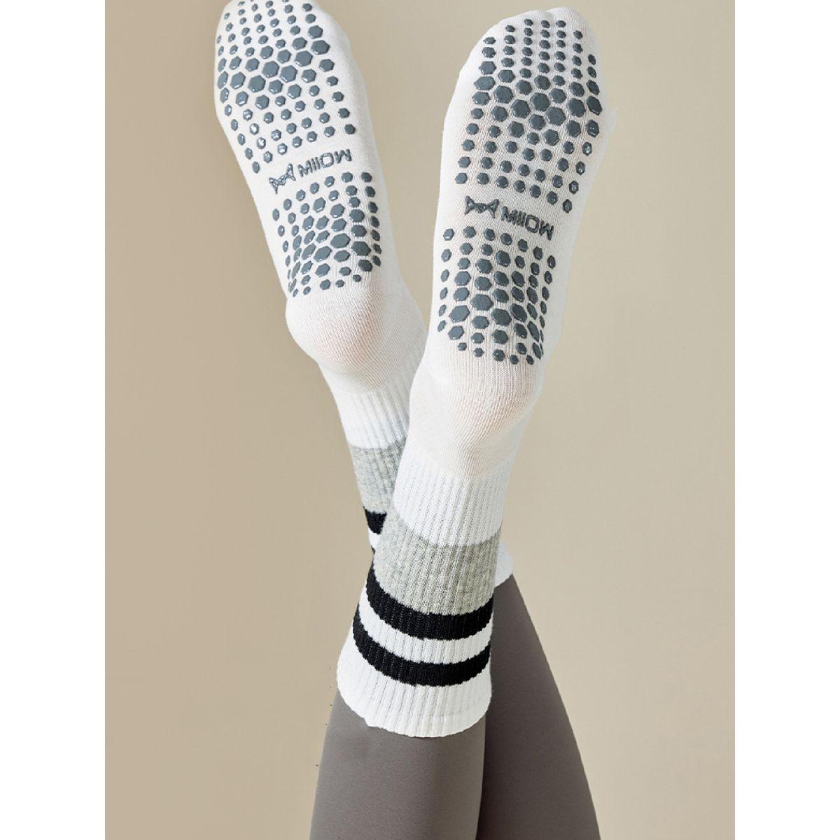 Styli Contrast Dual Stripe Silicon Pad Base Yoga Socks-women-clothing-sportswearandactivewear-trackpantsandtracksuits-image-1