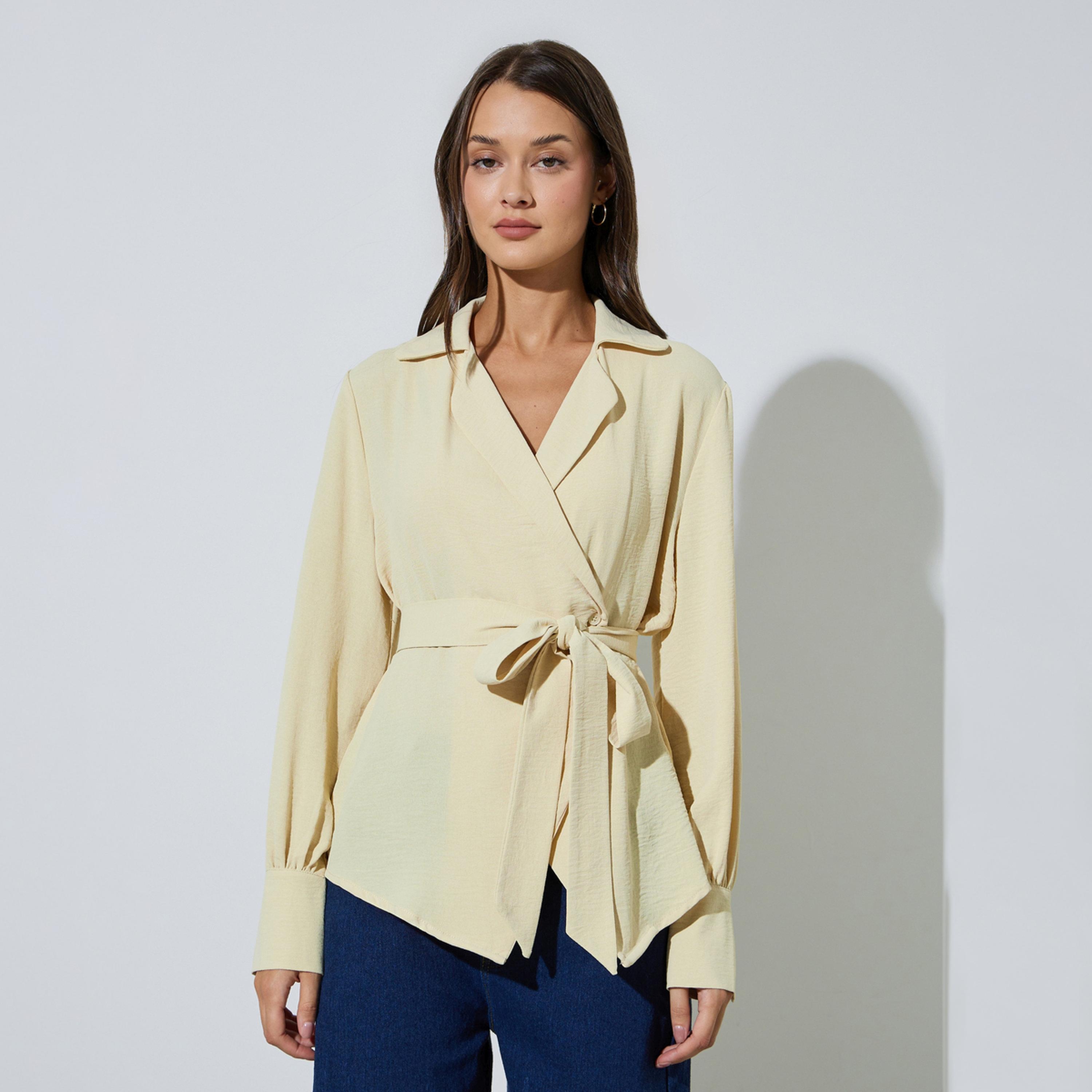 بلوزة لف بحزام وأكمام طويلة وتفاصيل بارزة الملمس-women-clothing-shirtsandblouses-blouses-image-1