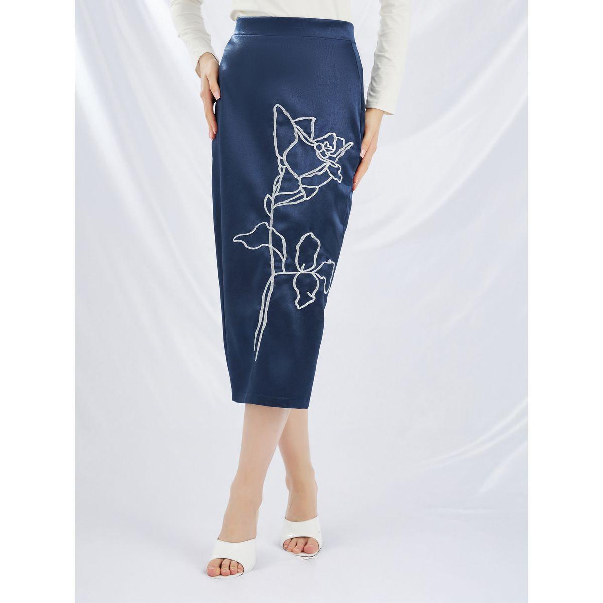 تنورة ميدي ساتان بقصة مستقيمة وتفاصيل مُطرّزة-women-clothing-bottoms-skirts-image-2