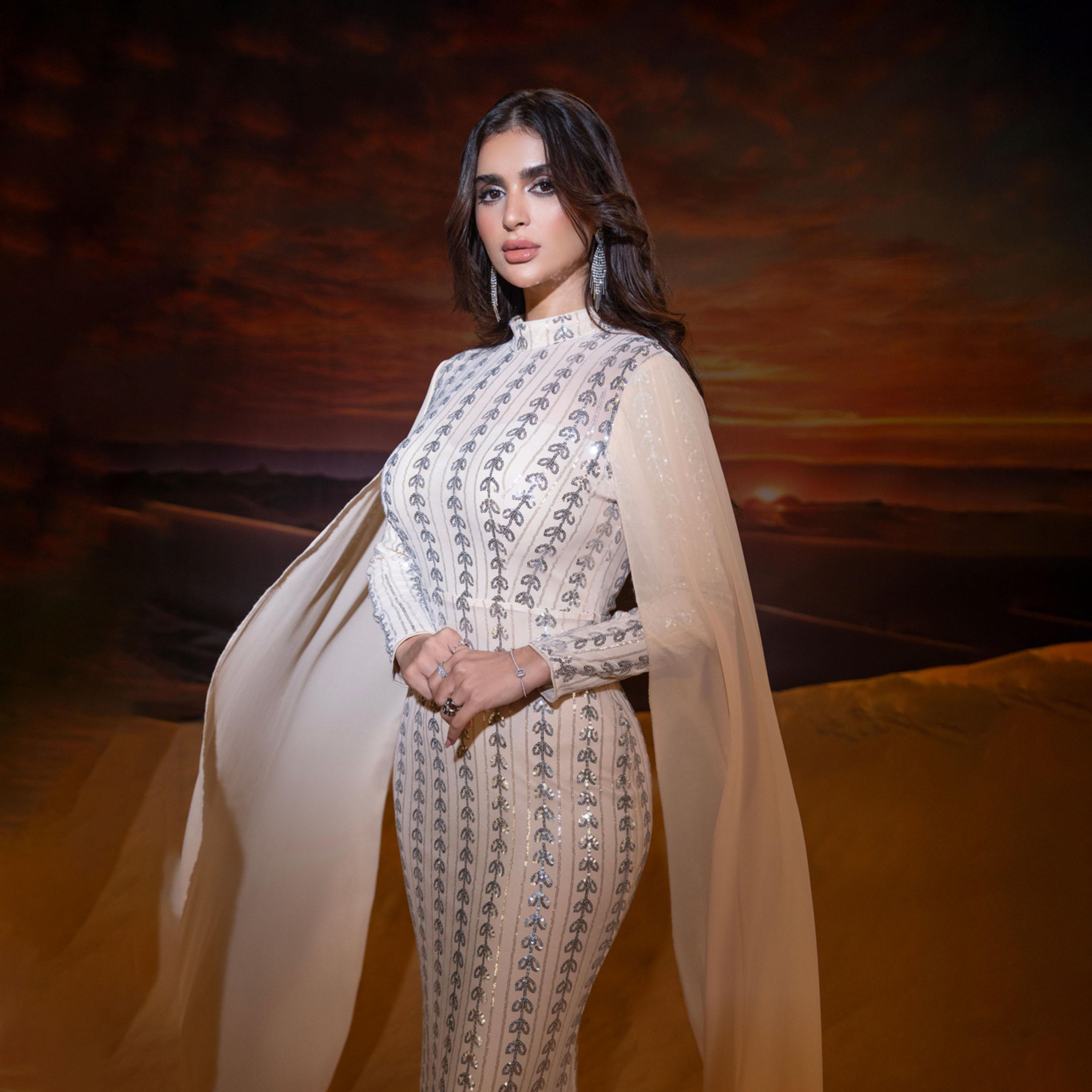 ستايلي - فستان ماكسي مزين بقصة A بأكمام طويلة-women-clothing-dresses-image-6