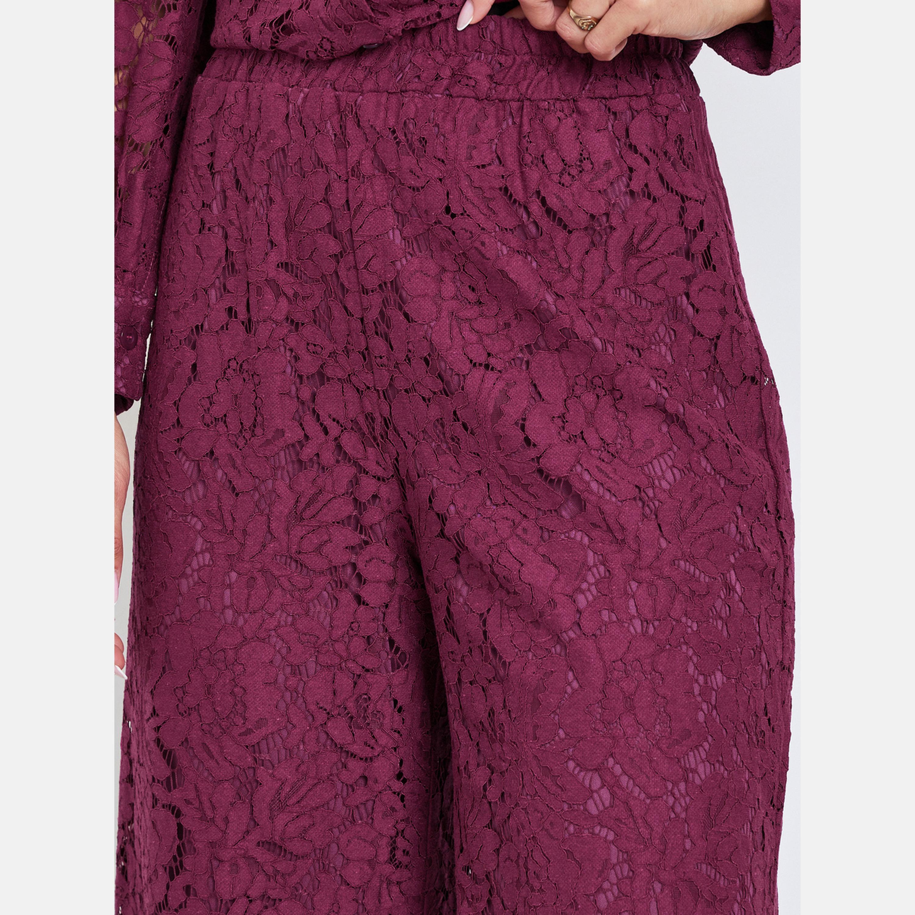 ستايلي - بنطال واسع الساق من الدانتيل باللون البرغندي-women-clothing-bottoms-trousers-image-4