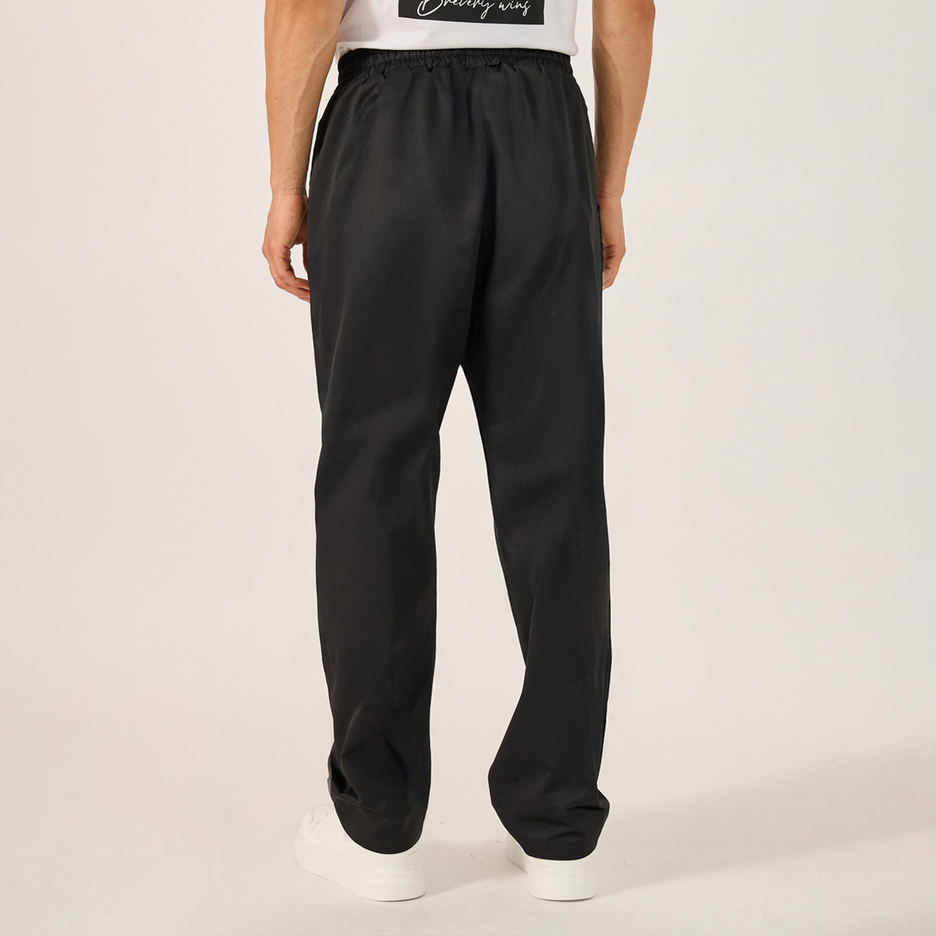 ستايلي - بنطال رياضي مريح من قماش مضلع بتفاصيل رقعة-men-clothing-bottoms-joggers-image-4