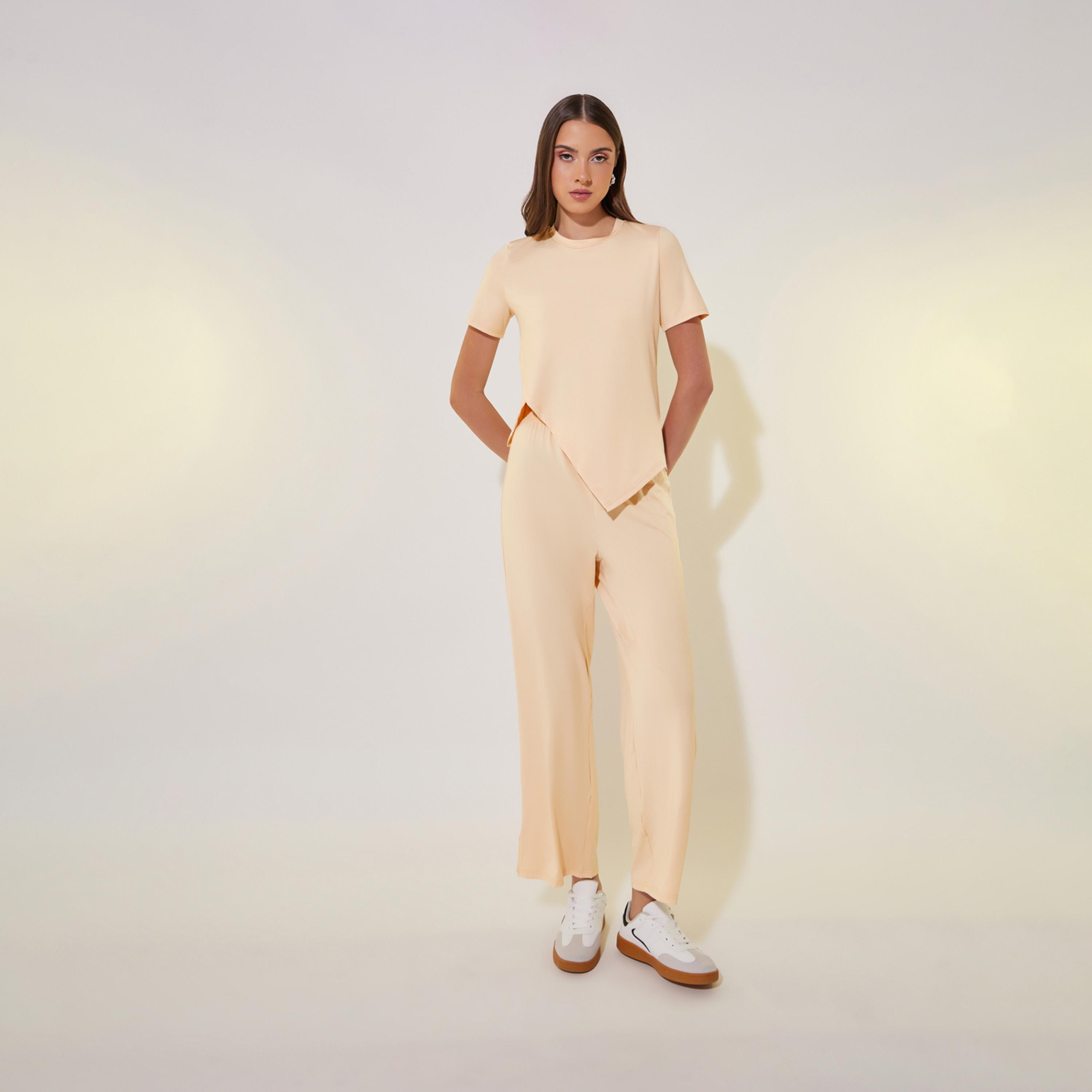 طقم منسق من بنطال وتيشيرت بأكمام قصيرة-women-clothing-coordsets-image-2