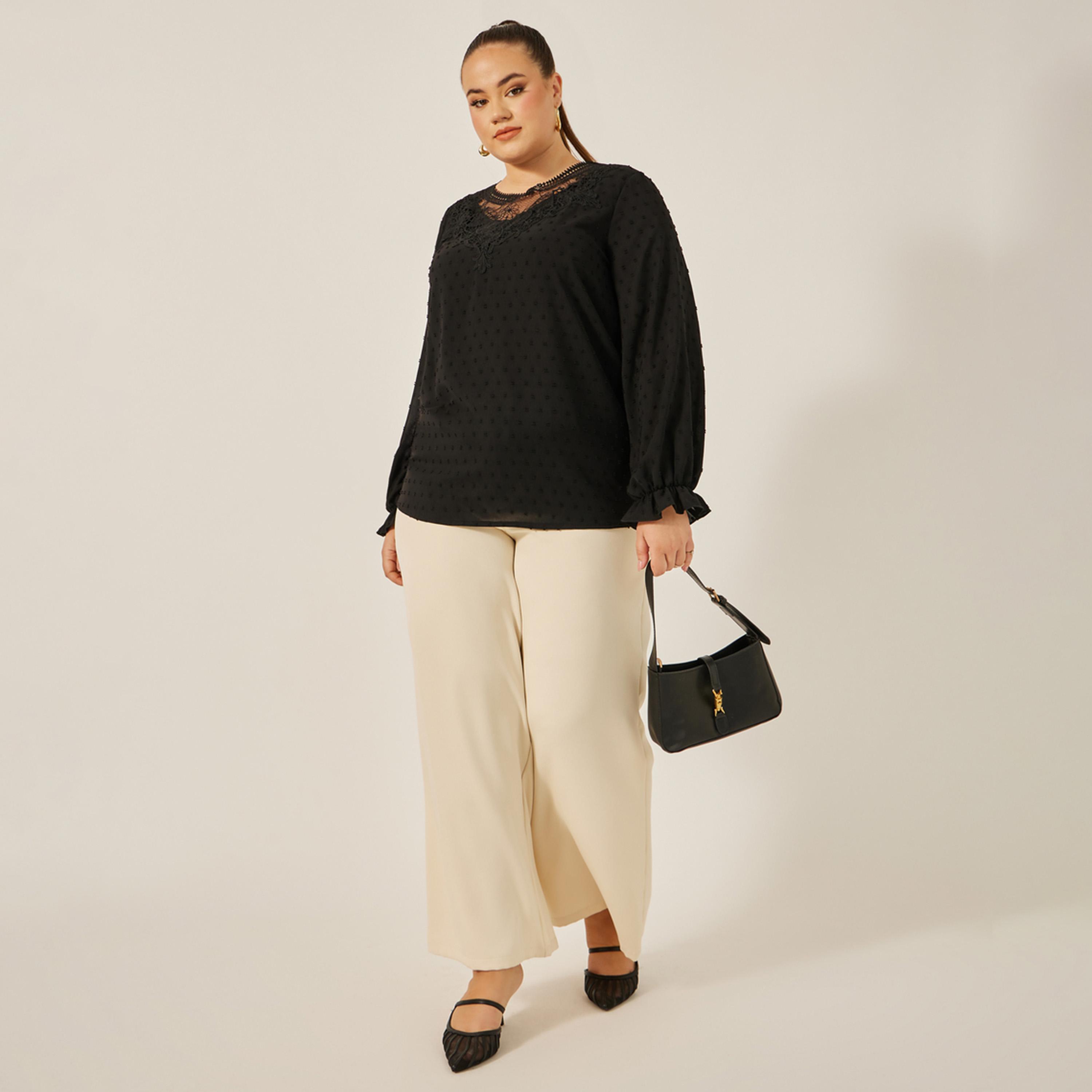 ستايلي - بلوزة بمقاسات كبيرة بأكمام طويلة وتفاصيل دانتيل-women-clothing-shirtsandblouses-blouses-image-2