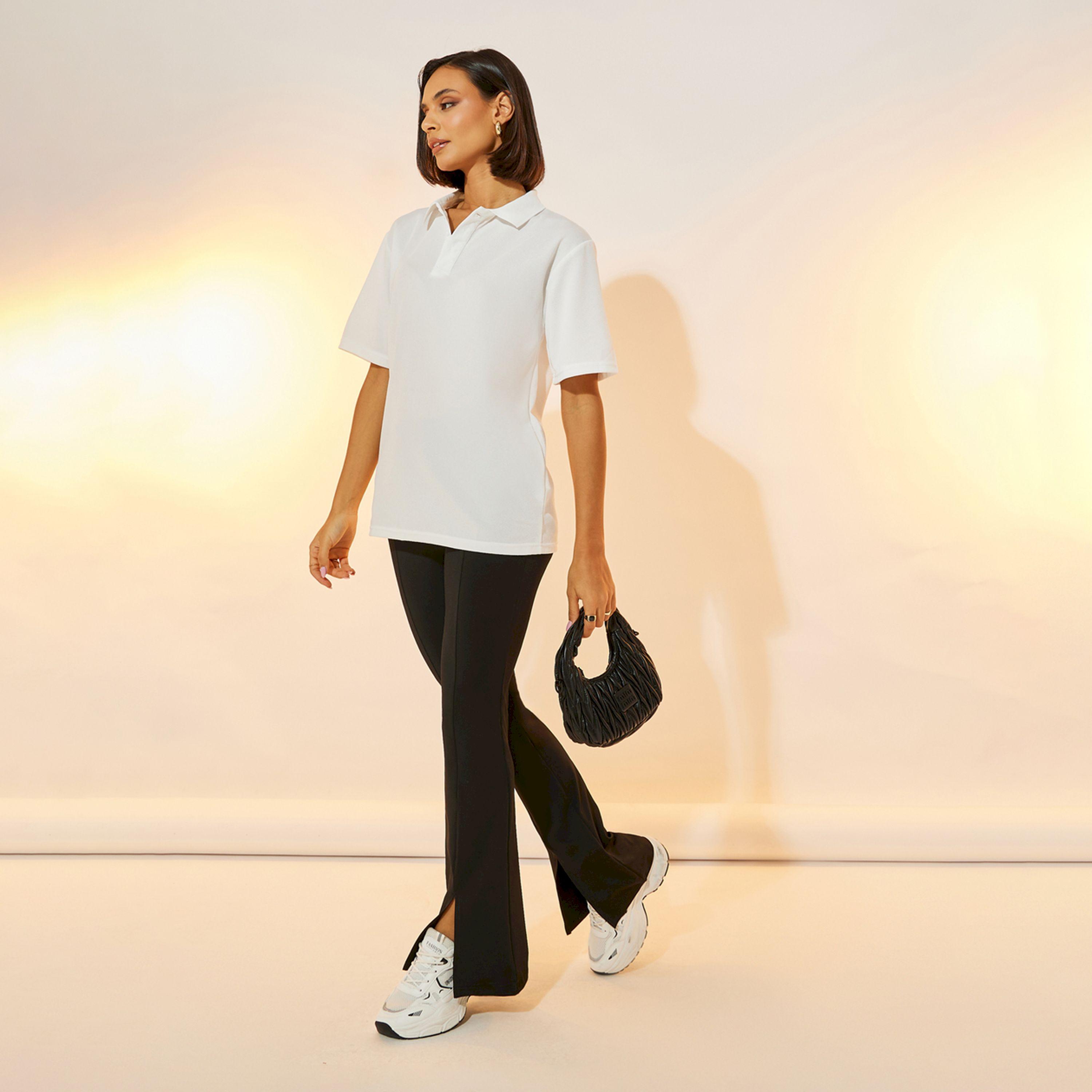 تيشيرت بياقة بولو وتفاصيل بارزة الملمس-women-clothing-tshirts-image-2