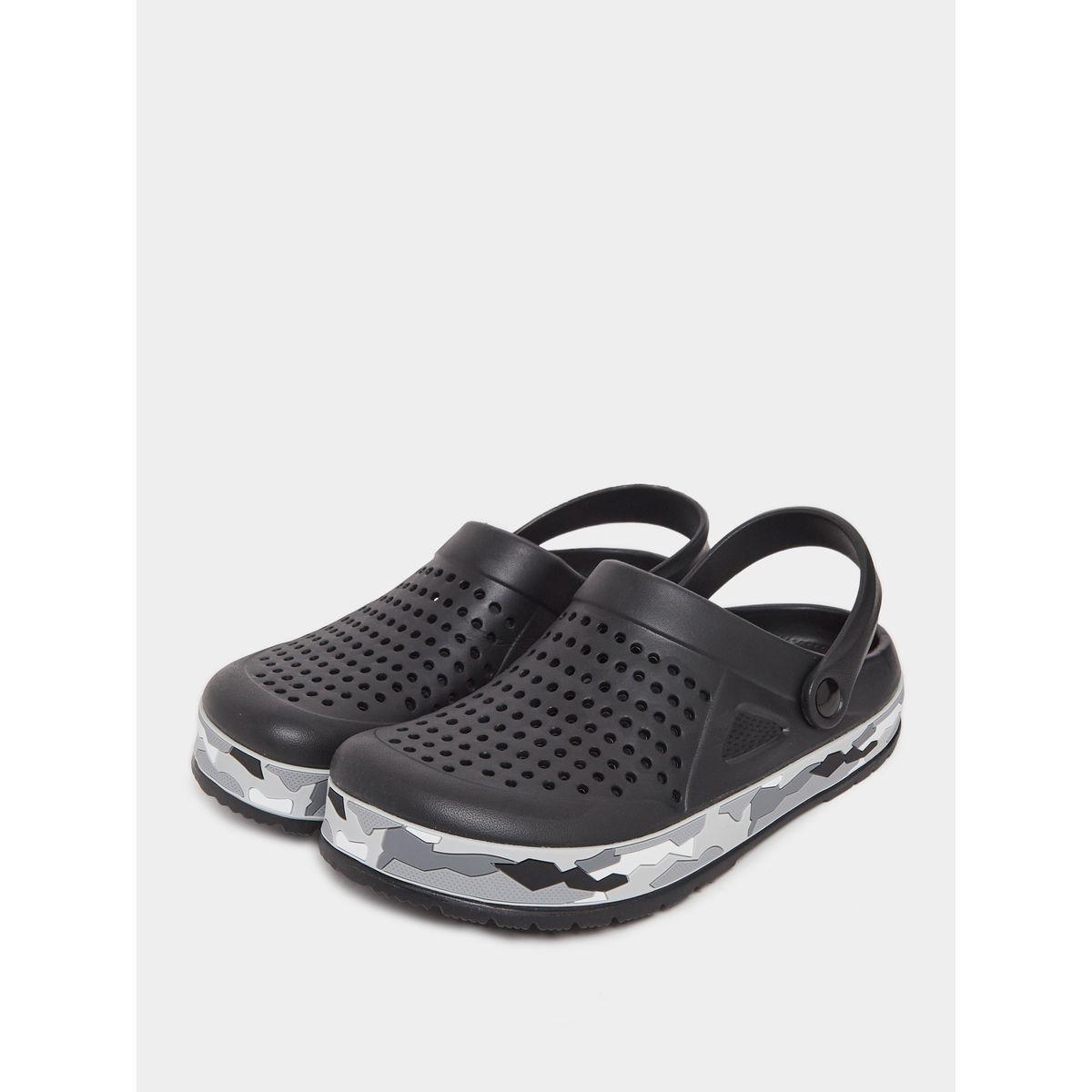 Styli Graphic Camo Heel Strap Clogs-men-shoes-sandals-image-2