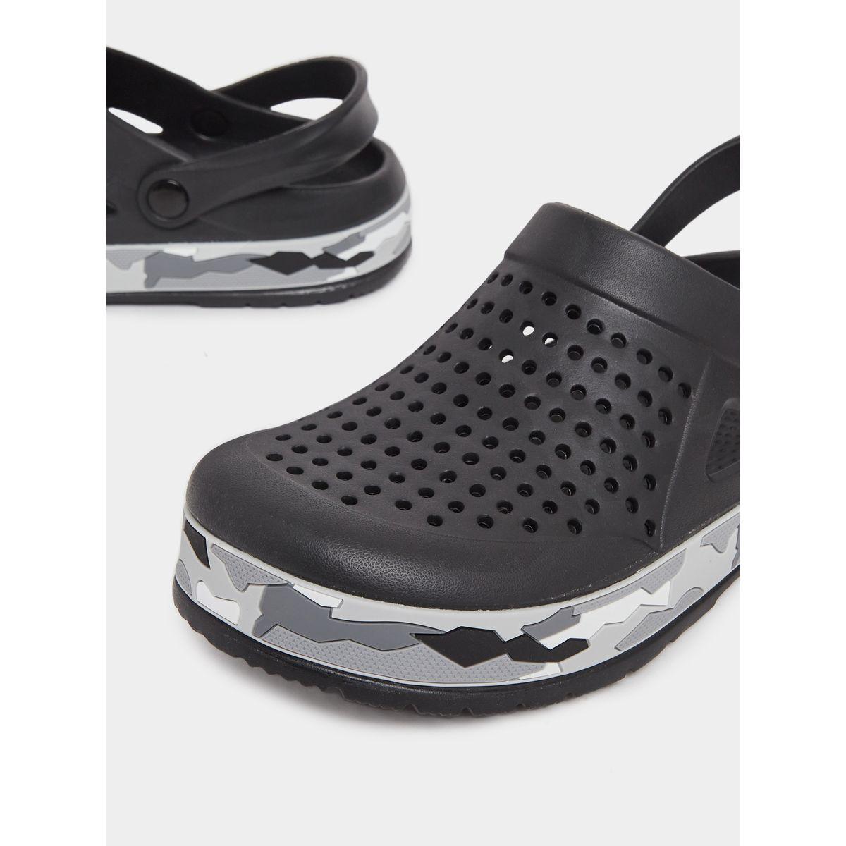 Styli Graphic Camo Heel Strap Clogs-men-shoes-sandals-image-3
