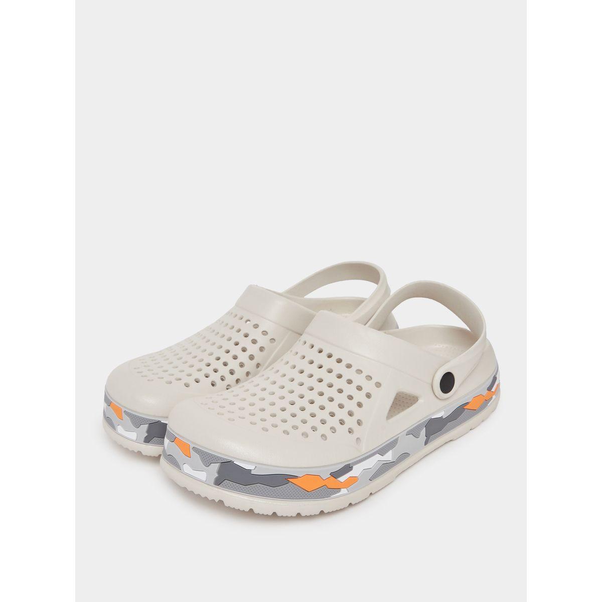 Styli Graphic Camo Heel Strap Clogs-men-shoes-sandals-image-2
