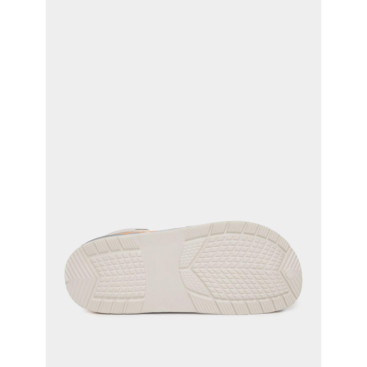 كلوغز بنعل مزين بتصميم كامو مع سير خلفي-men-shoes-sandals-image-6
