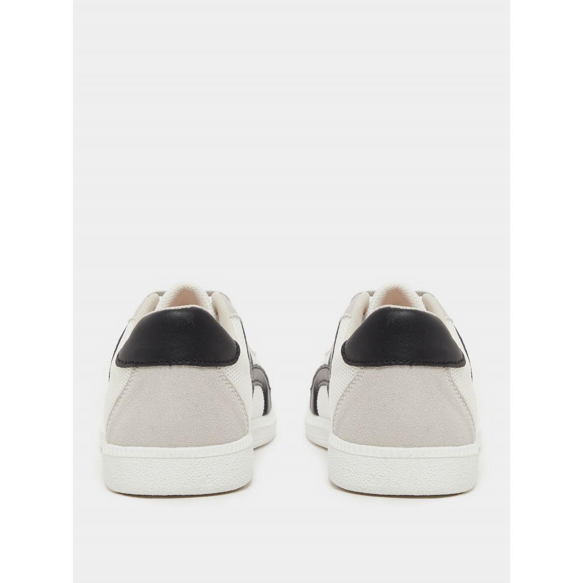 حذاء سنيكرز بنمط كتل الألوان وأربطة للإغلاق-men-shoes-sneakers-image-4