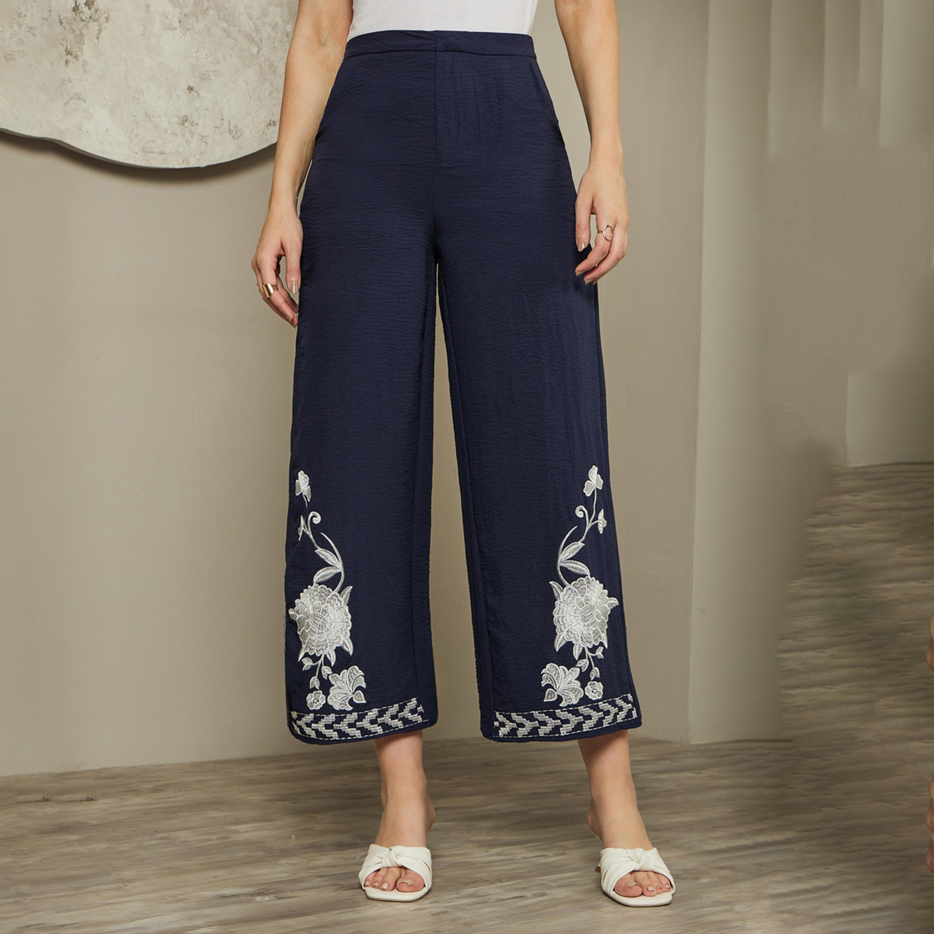 ستايلي - بنطال واسع الساق بخصر متوسط الارتفاع مع حاشية مطرزة-women-clothing-bottoms-trousers-image-2