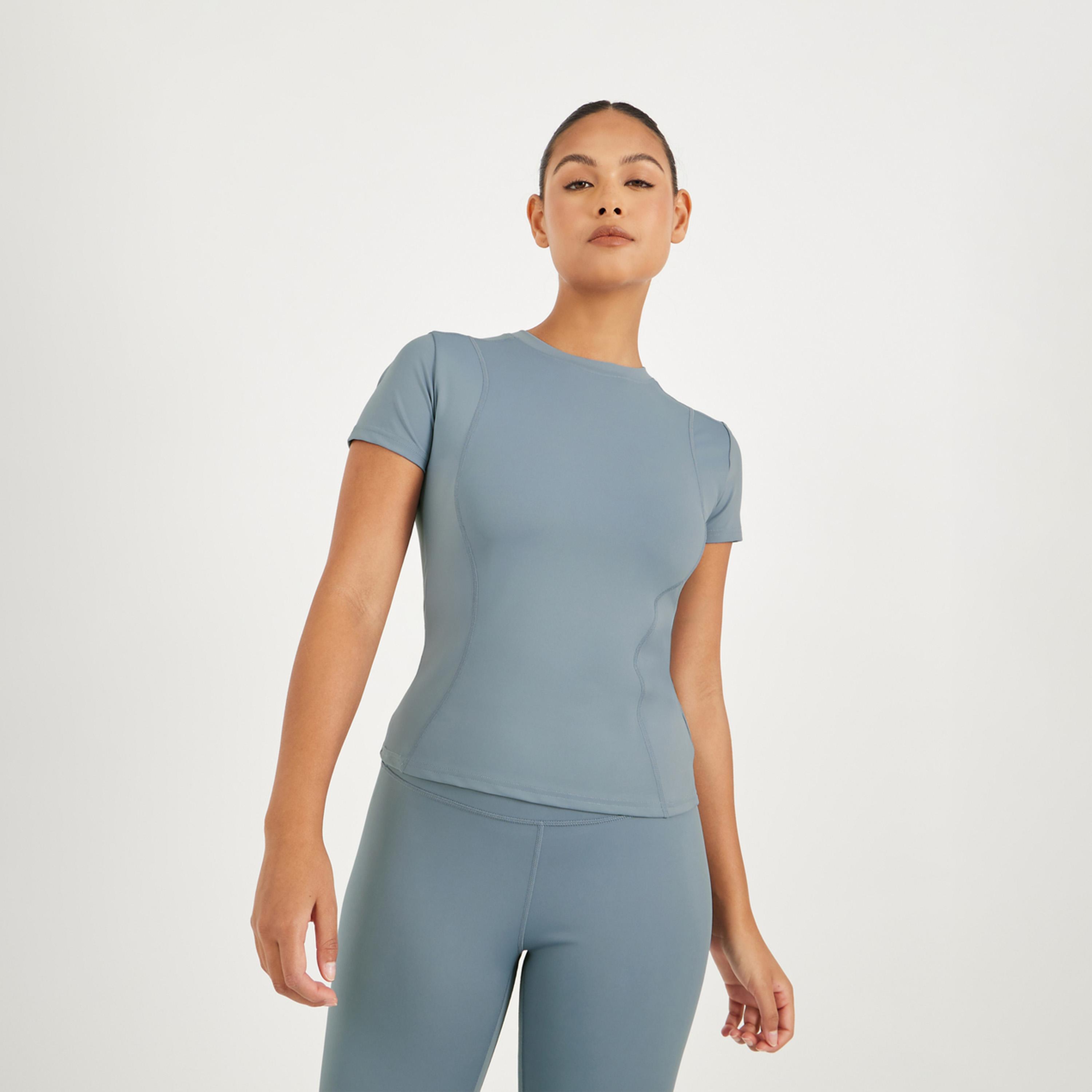 ستايلي - بلوزة رياضية قصيرة الأكمام بقصة ملائمة للجسم وتفاصيل حياكة-women-clothing-tshirts-image-1
