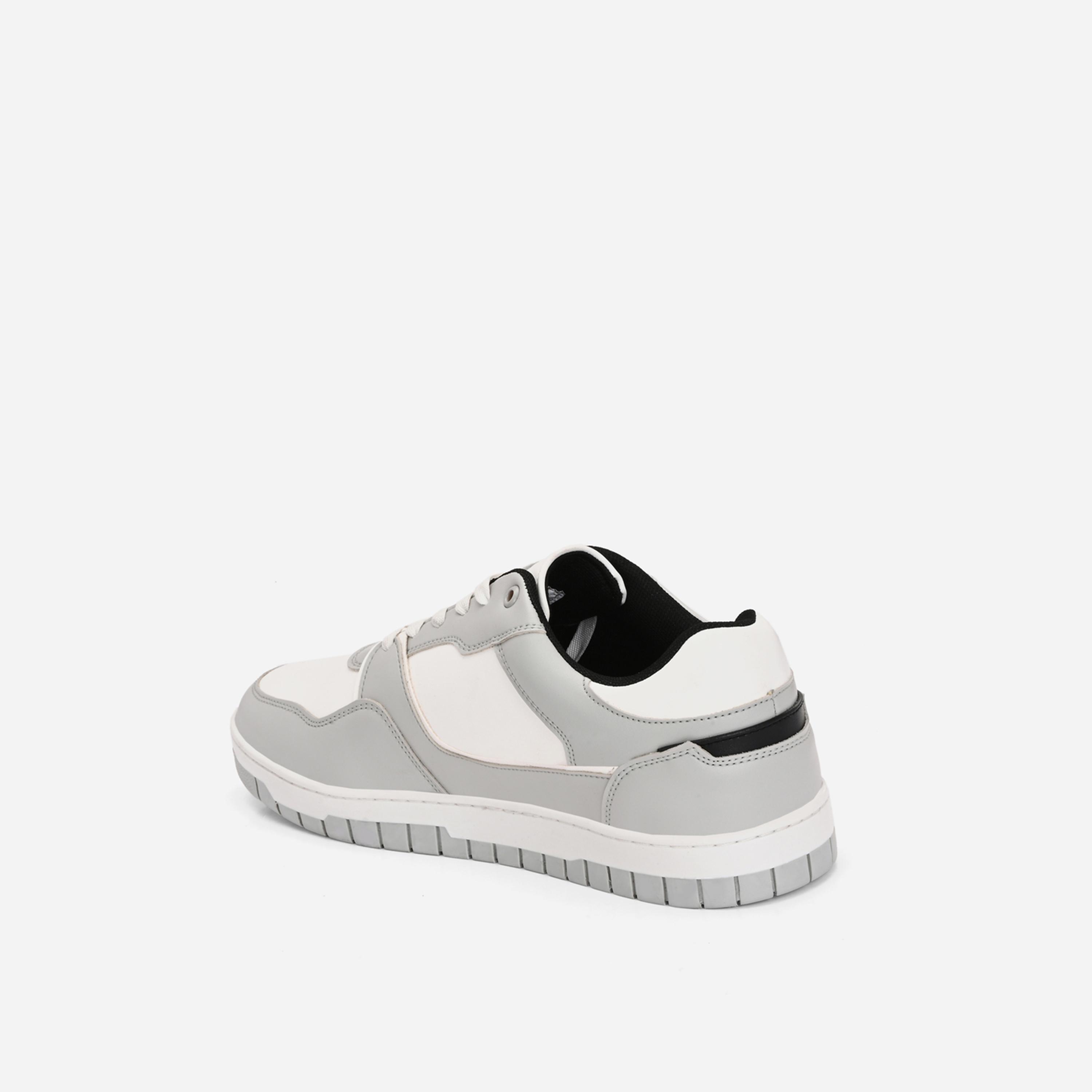 ستايلي-  حذاء رياضي منخفض الرقبة بأربطة-men-shoes-sneakers-image-4