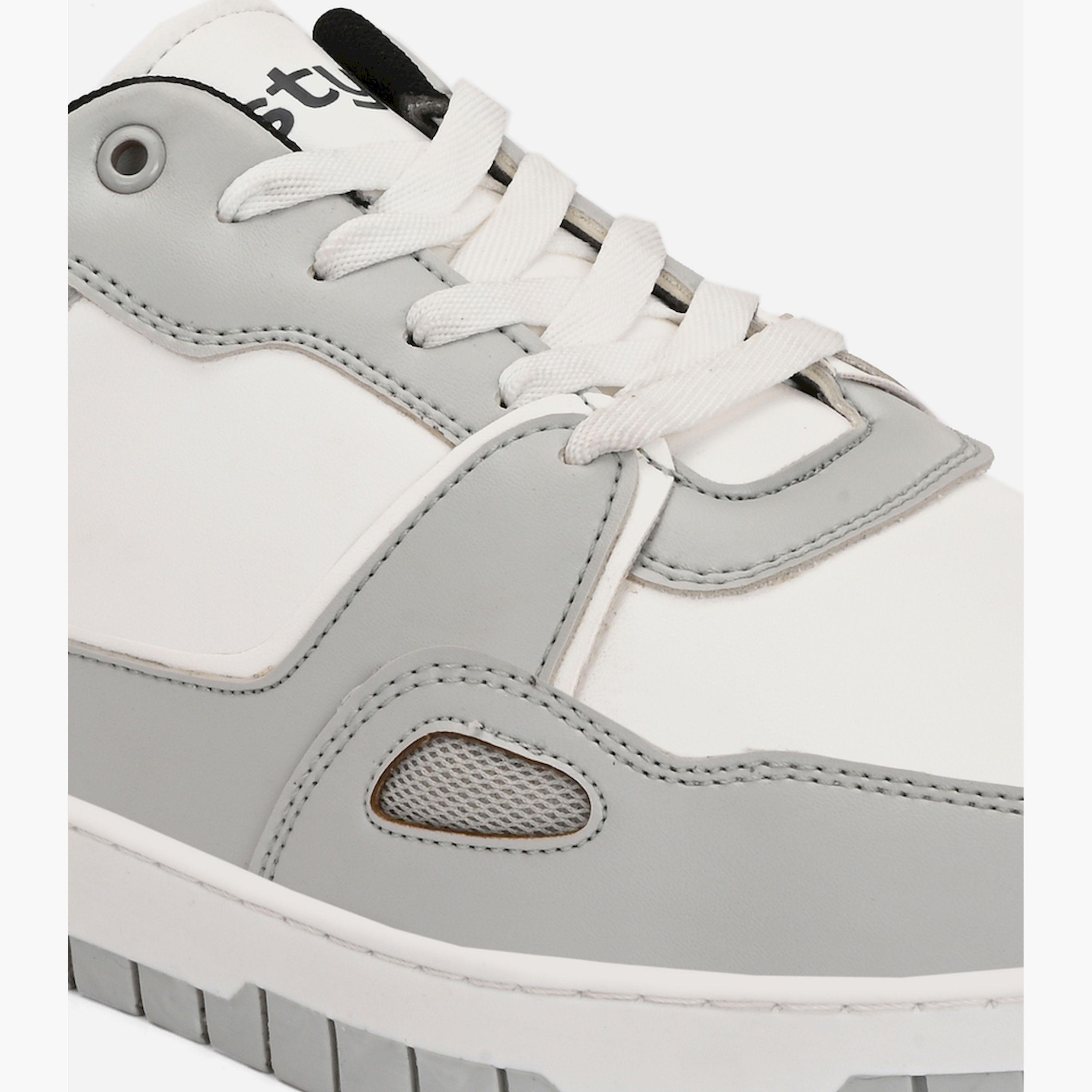 ستايلي-  حذاء رياضي منخفض الرقبة بأربطة-men-shoes-sneakers-image-6