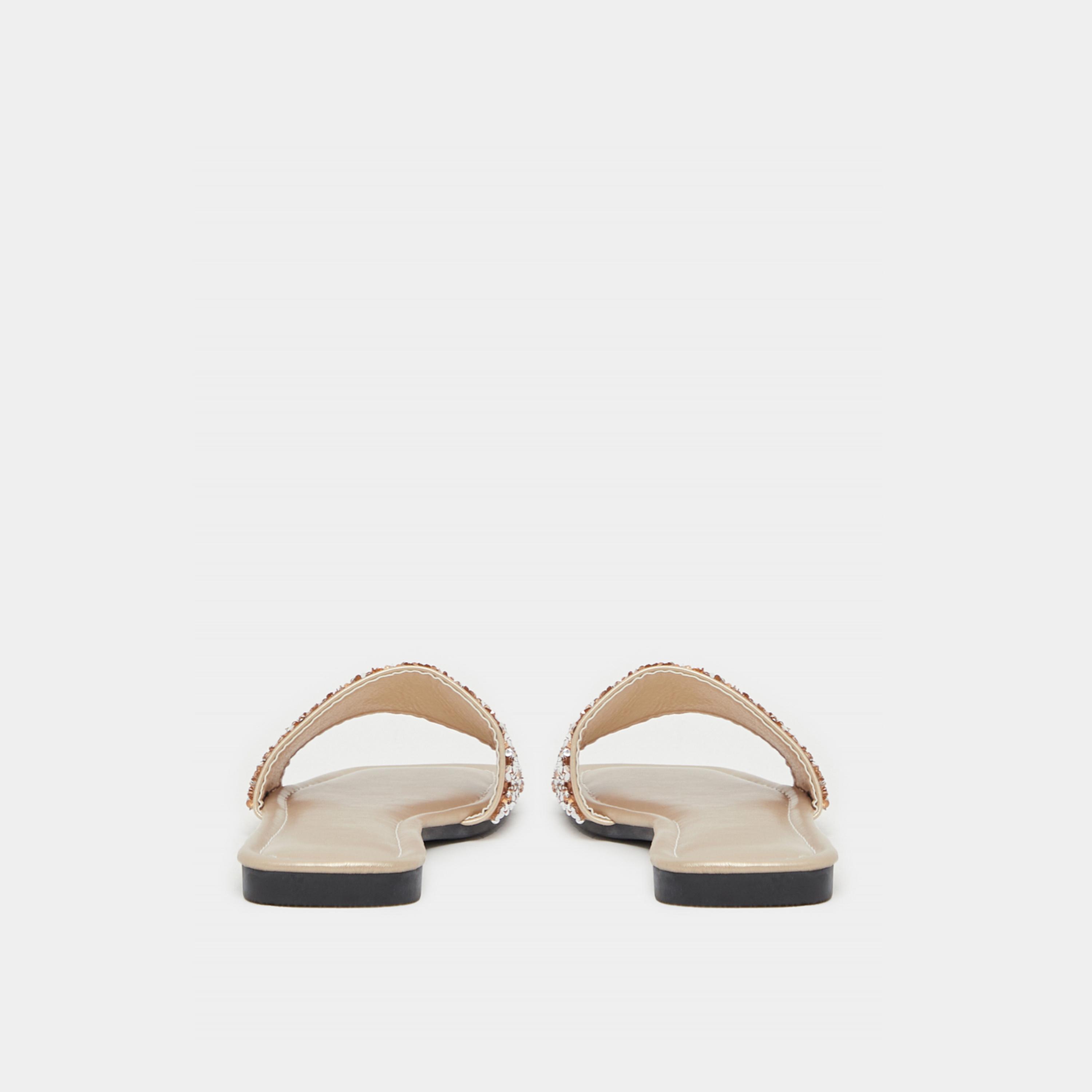 صندل سهل الارتداء بتفاصيل منمقة-women-shoes-flipflopsandslides-image-4