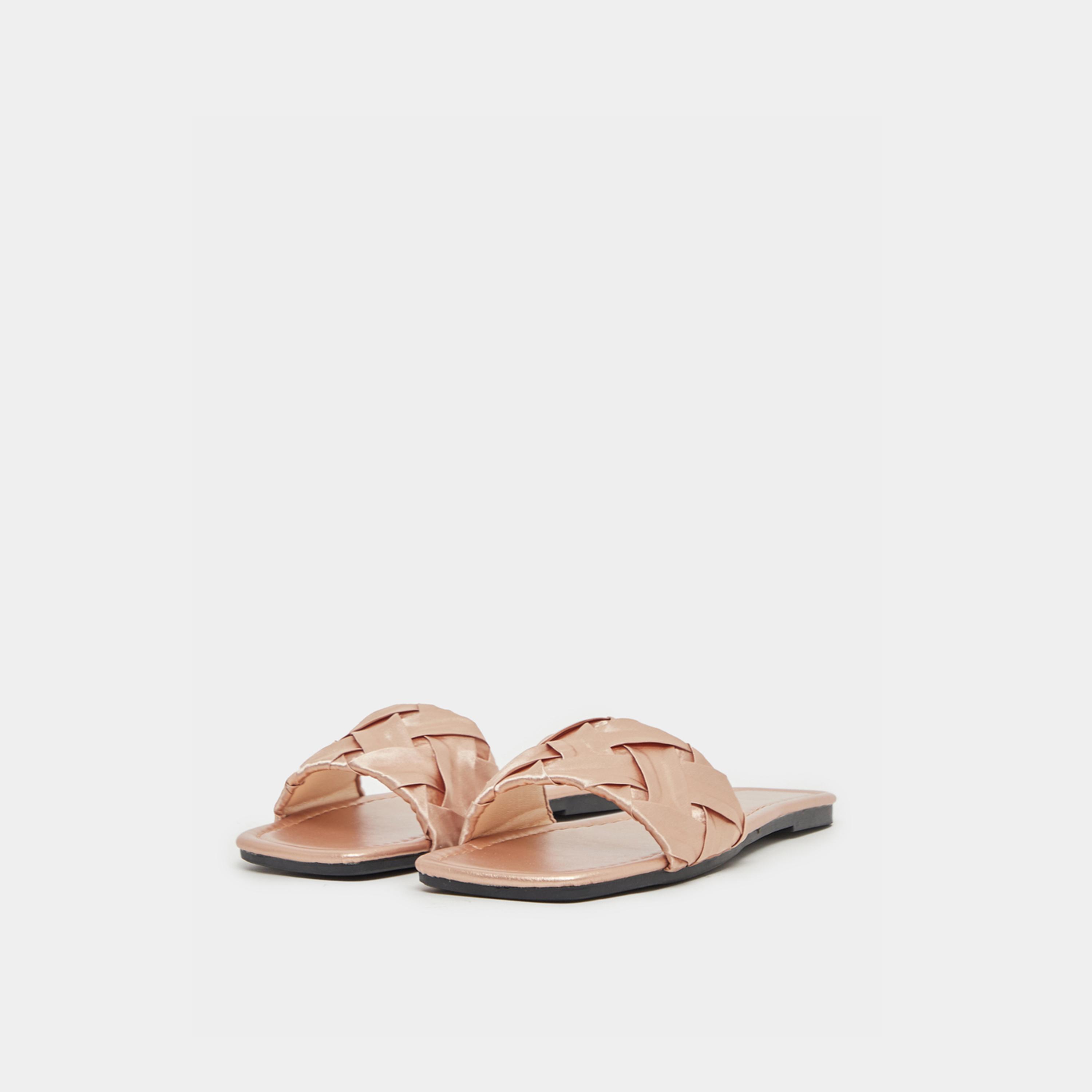 صندل فلات بتفاصيل بارزة الملمس-women-shoes-sandals-flats-image-2
