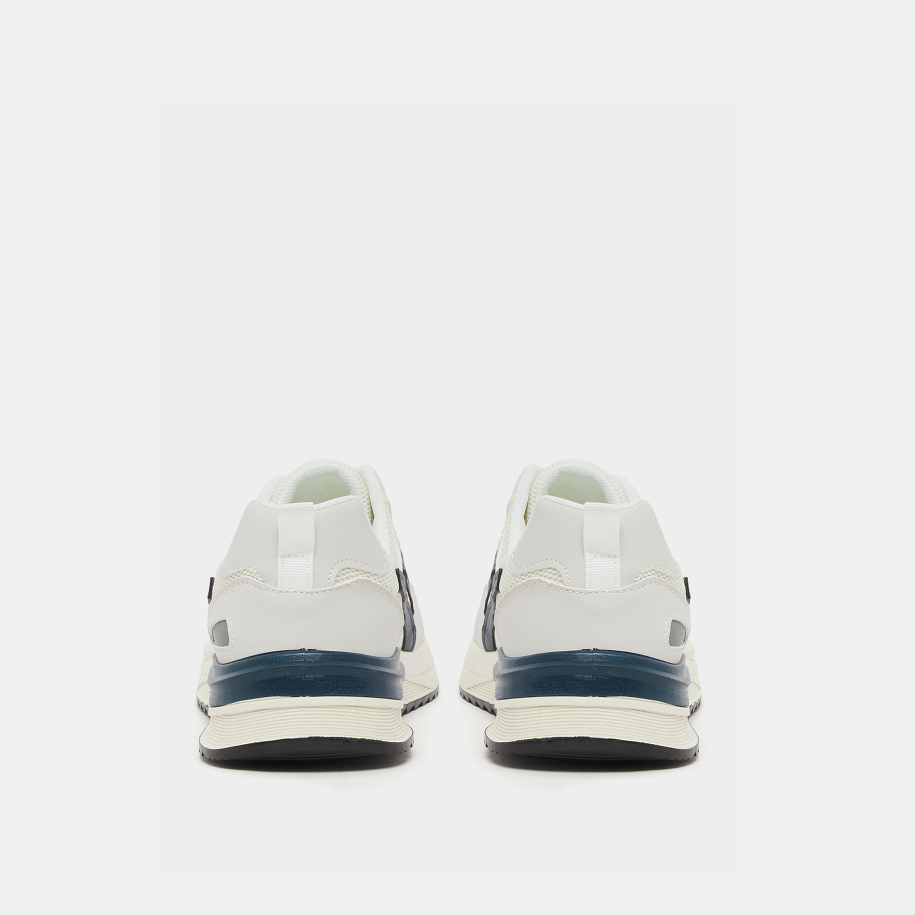 حذاء سنيكرز بنعل شانكي وتفاصيل بارزة الملمس-men-shoes-sneakers-image-4