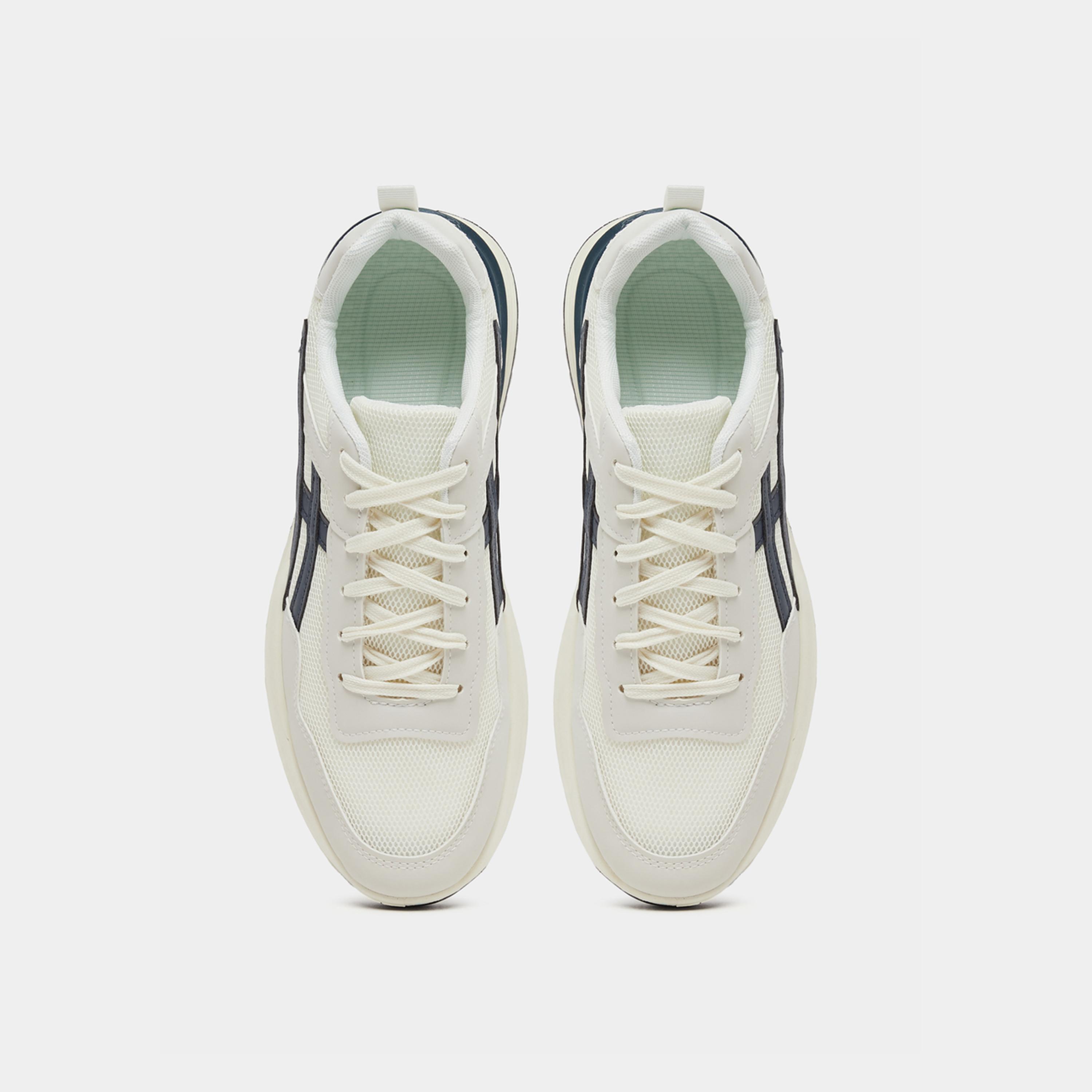 حذاء سنيكرز بنعل شانكي وتفاصيل بارزة الملمس-men-shoes-sneakers-image-5