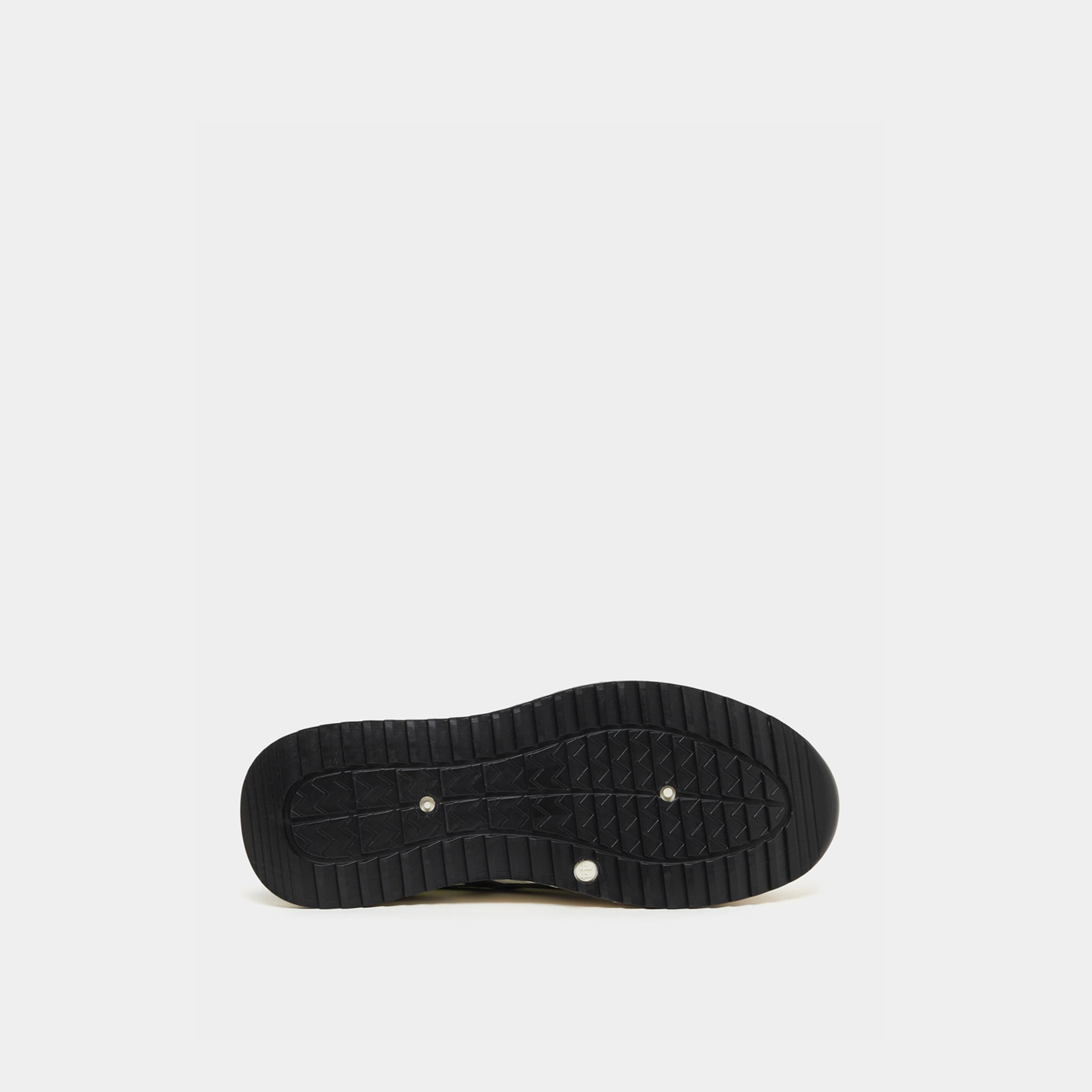 حذاء سنيكرز بنعل شانكي وتفاصيل بارزة الملمس-men-shoes-sneakers-image-6
