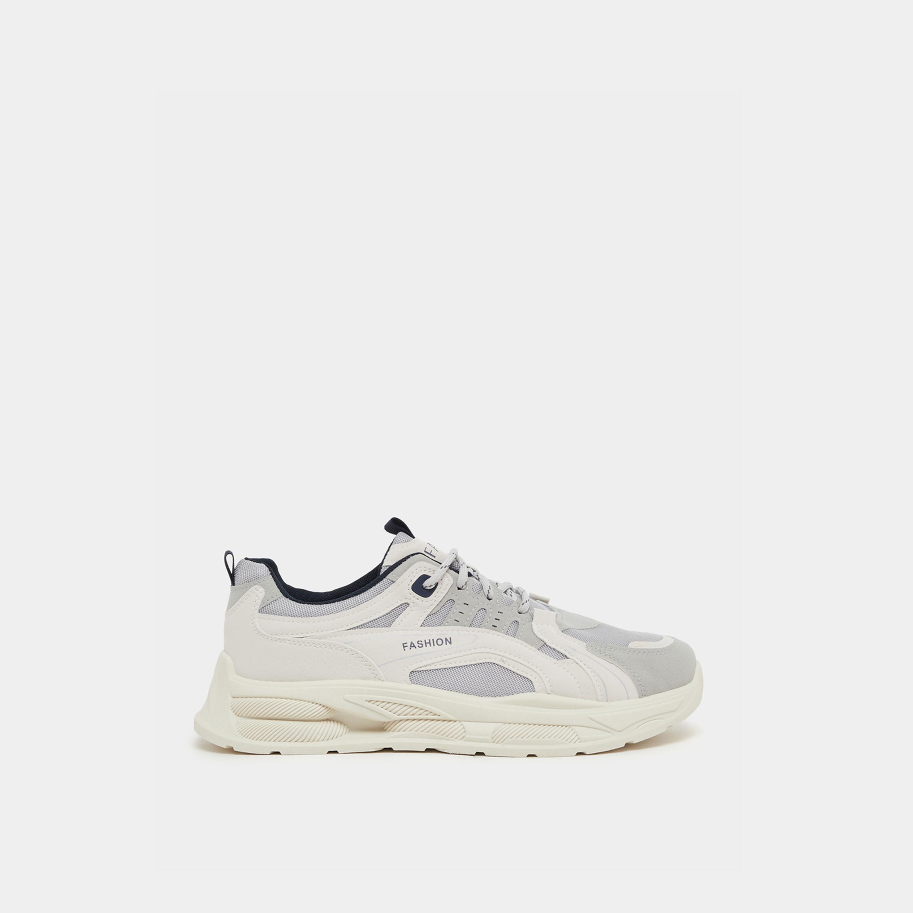 حذاء سنيكرز بنعل شانكي وتفاصيل بارزة الملمس-men-shoes-sneakers-image-1