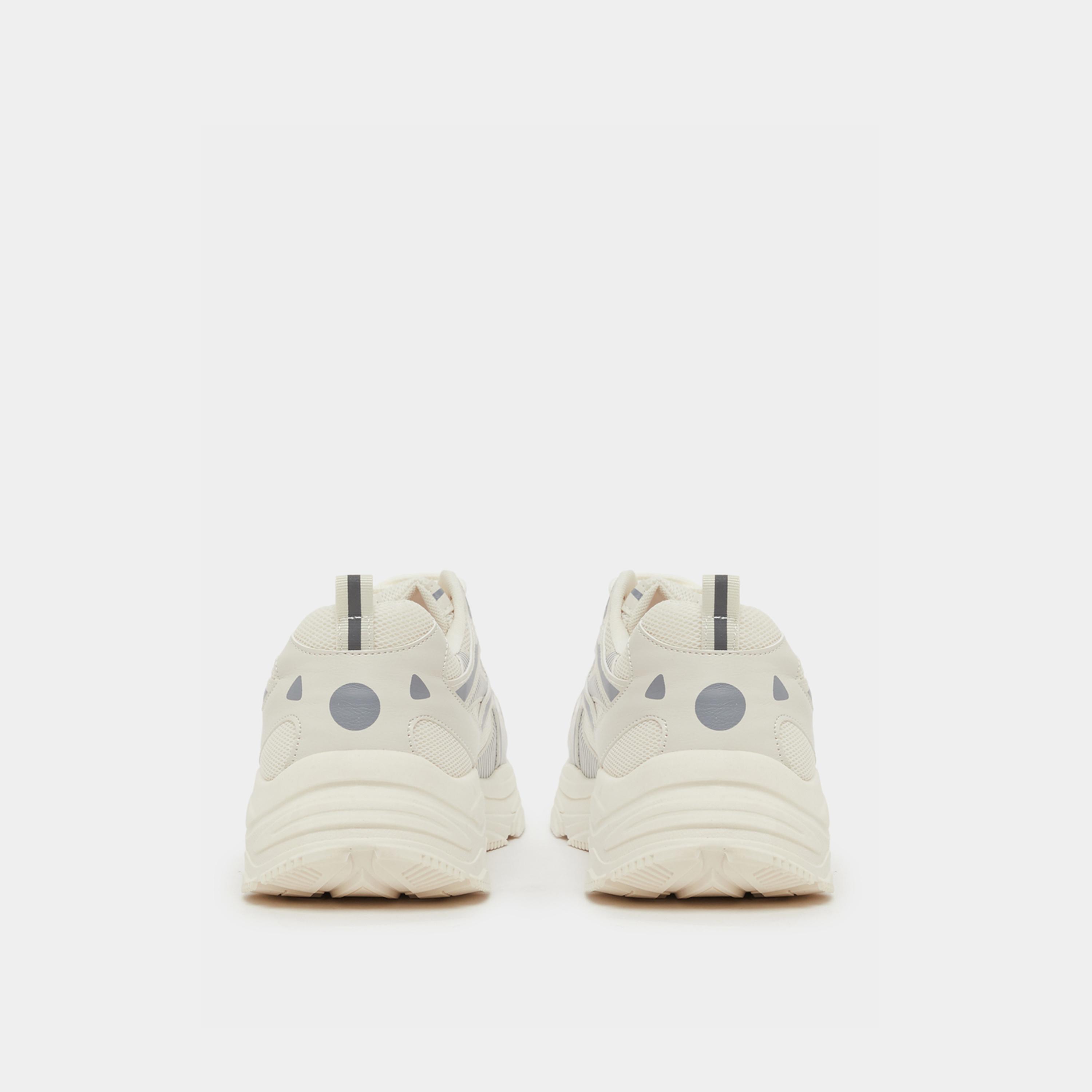 حذاء سنيكرز بنعل شانكي وتفاصيل بارزة الملمس-men-shoes-sneakers-image-4