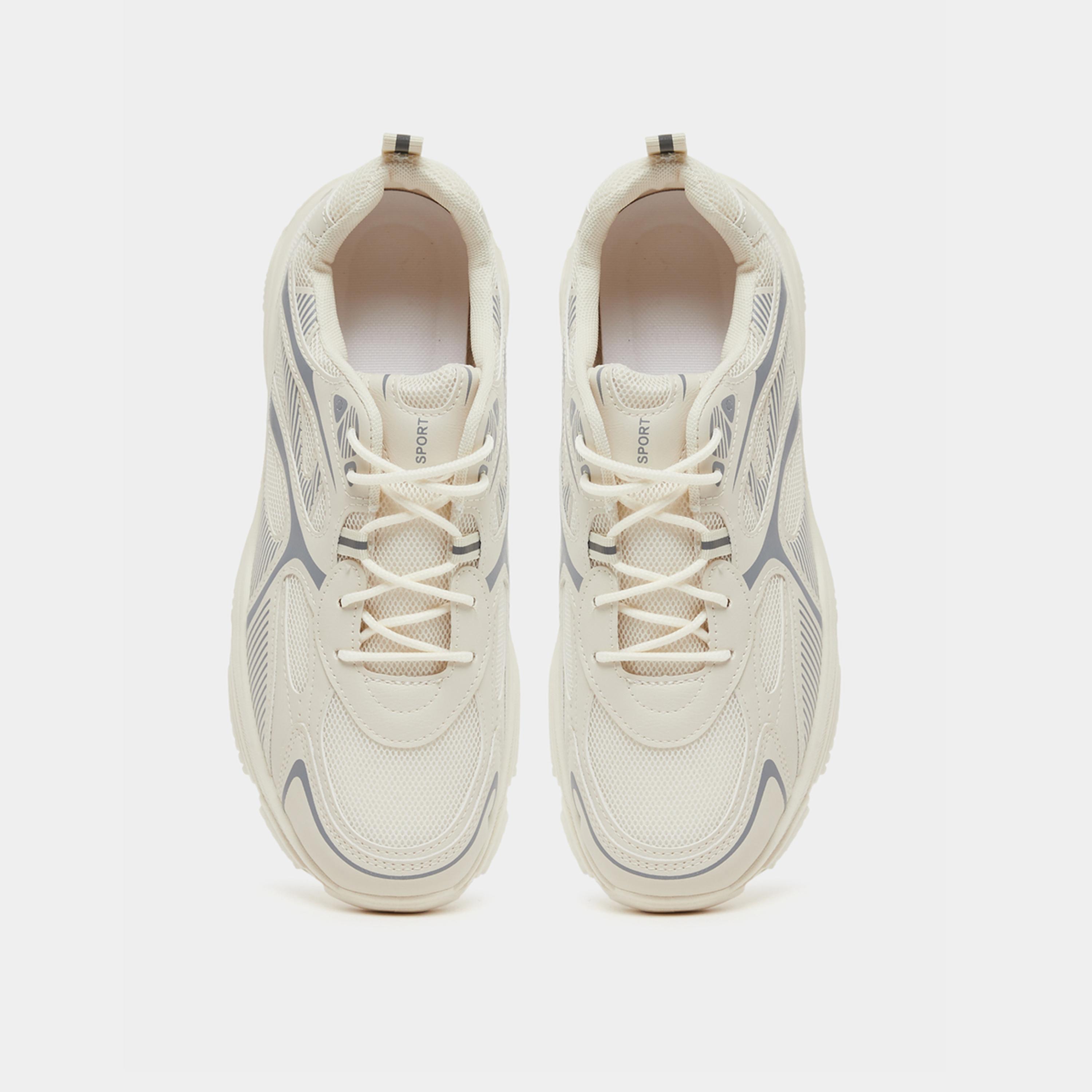حذاء سنيكرز بنعل شانكي وتفاصيل بارزة الملمس-men-shoes-sneakers-image-5